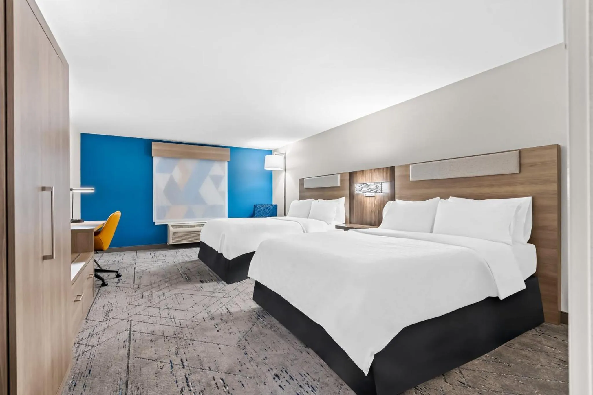 Photo of the whole room, Bed in Holiday Inn Express Washington Court House by IHG