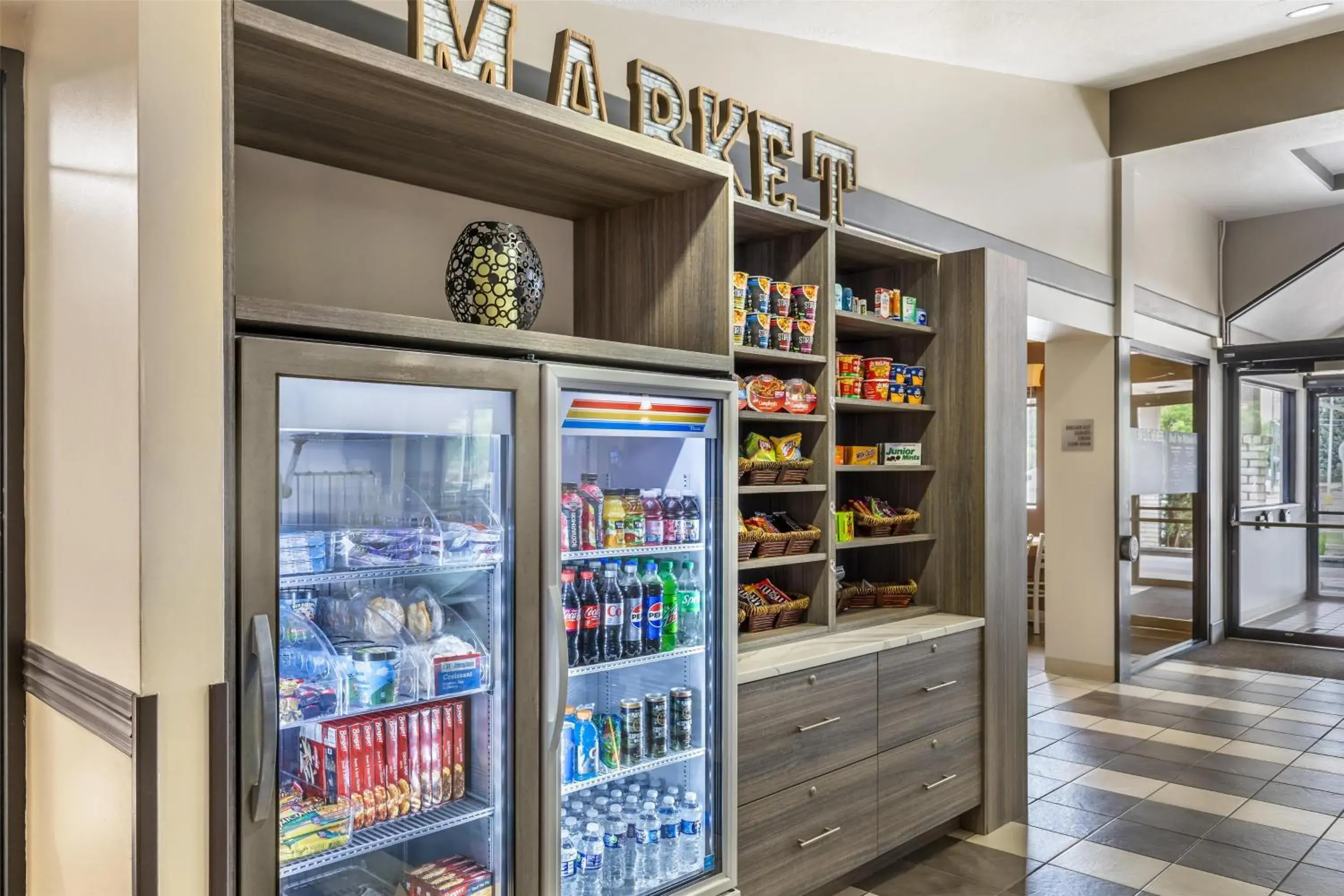 Property building in Best Western Plus Great Northern Inn Property building in Best Western Plus Great Northern Inn