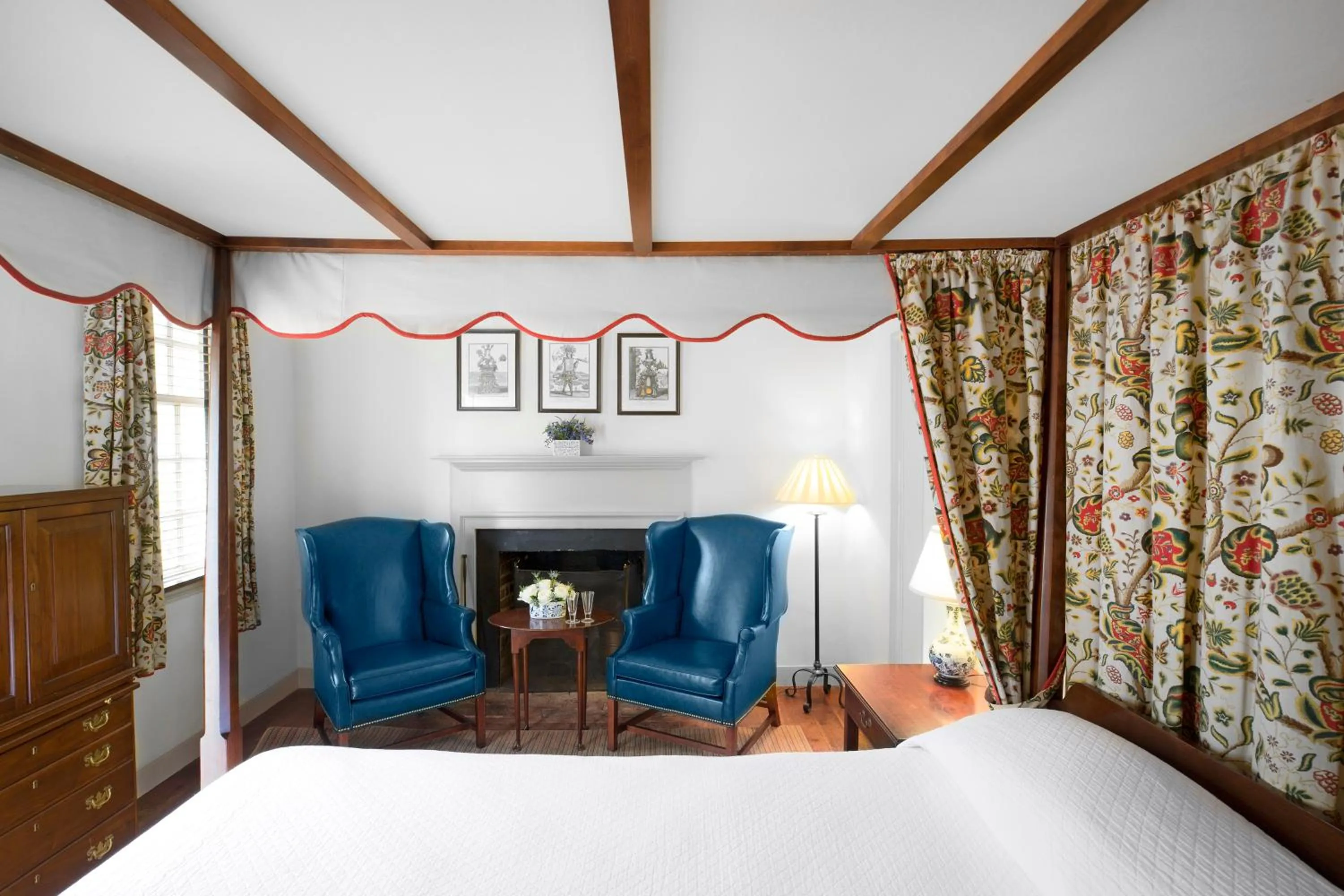 Seating area, Bed in Colonial Houses, an official Colonial Williamsburg Hotel