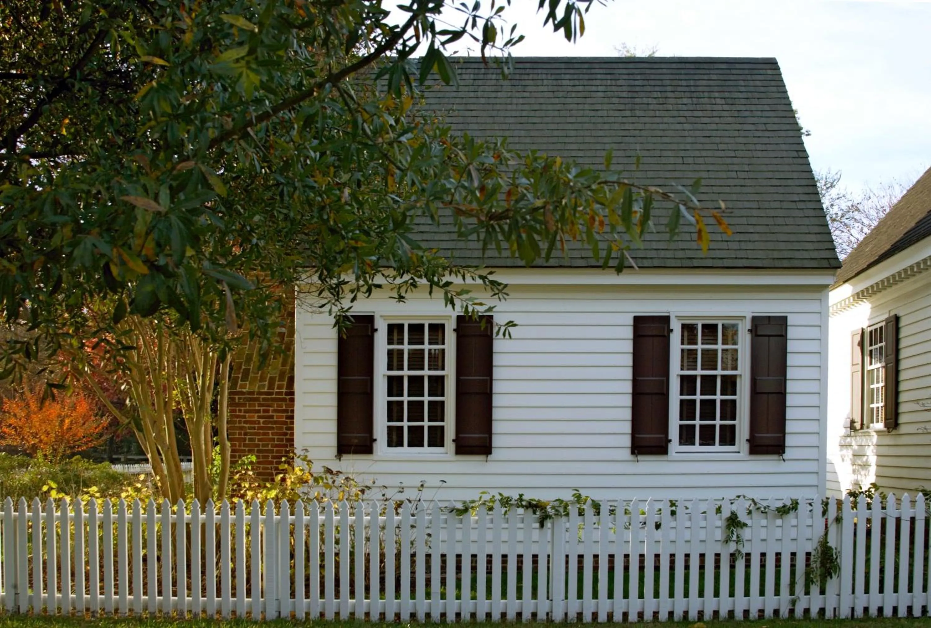 Property building in Colonial Houses, an official Colonial Williamsburg Hotel