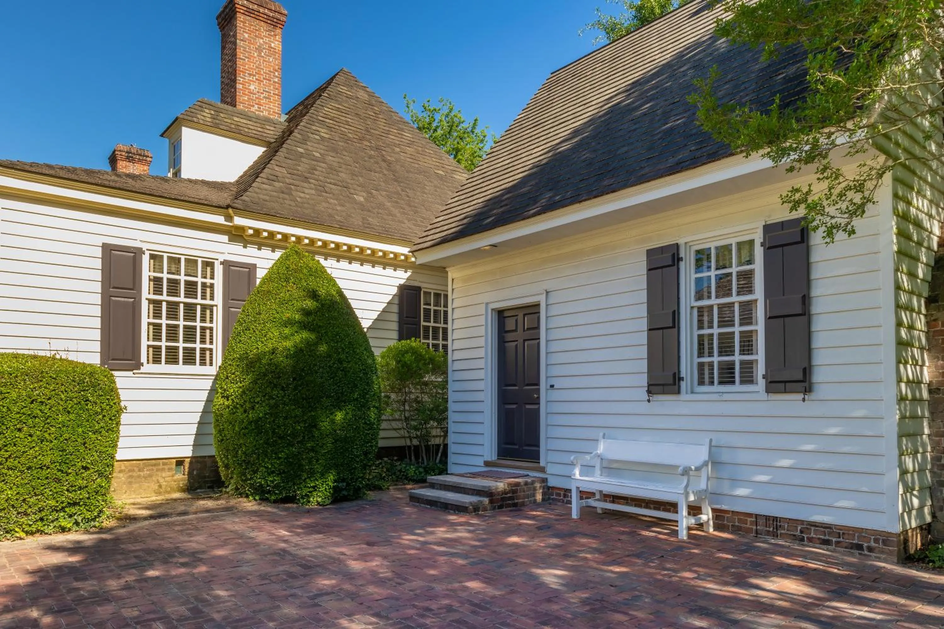 Property building in Colonial Houses, an official Colonial Williamsburg Hotel