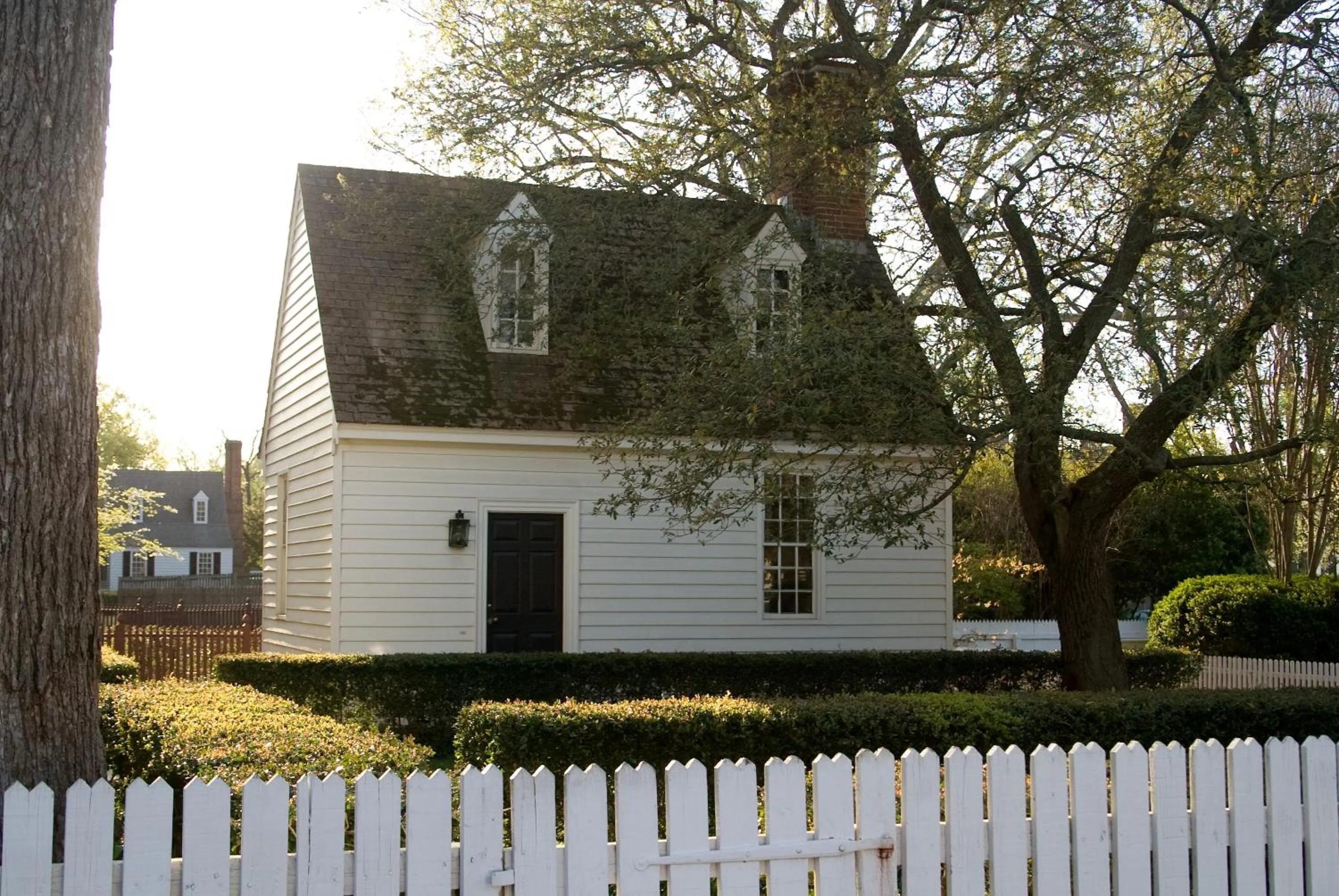 Property building in Colonial Houses, an official Colonial Williamsburg Hotel