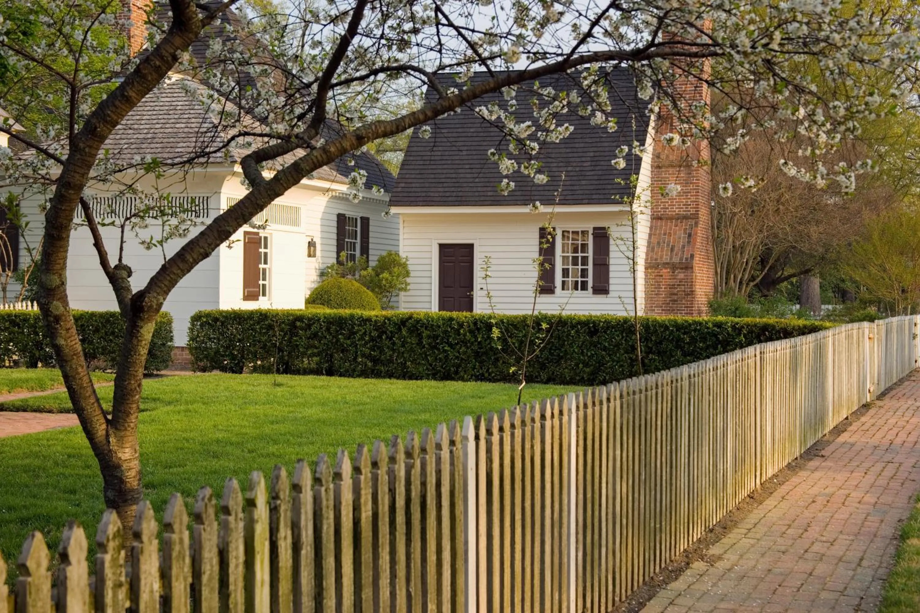 Property building in Colonial Houses, an official Colonial Williamsburg Hotel