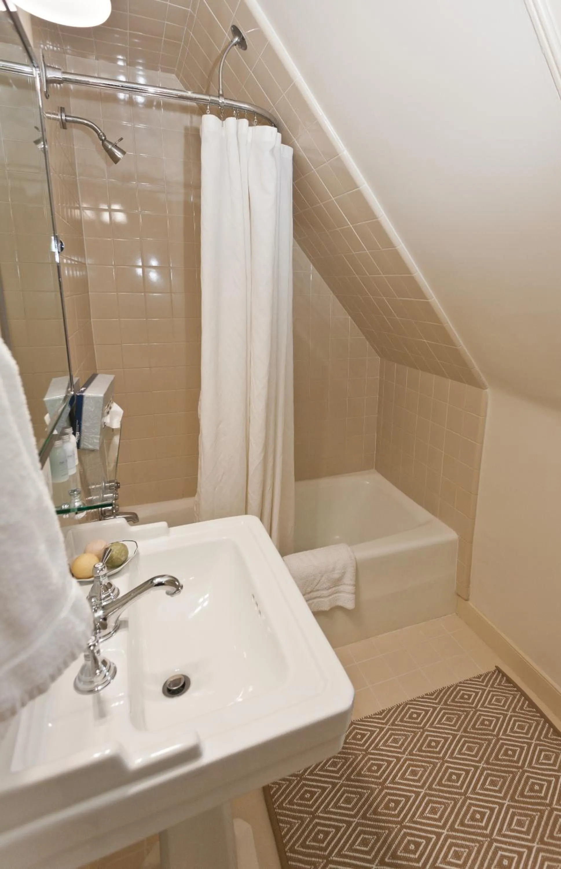 Bathroom in Colonial Houses, an official Colonial Williamsburg Hotel