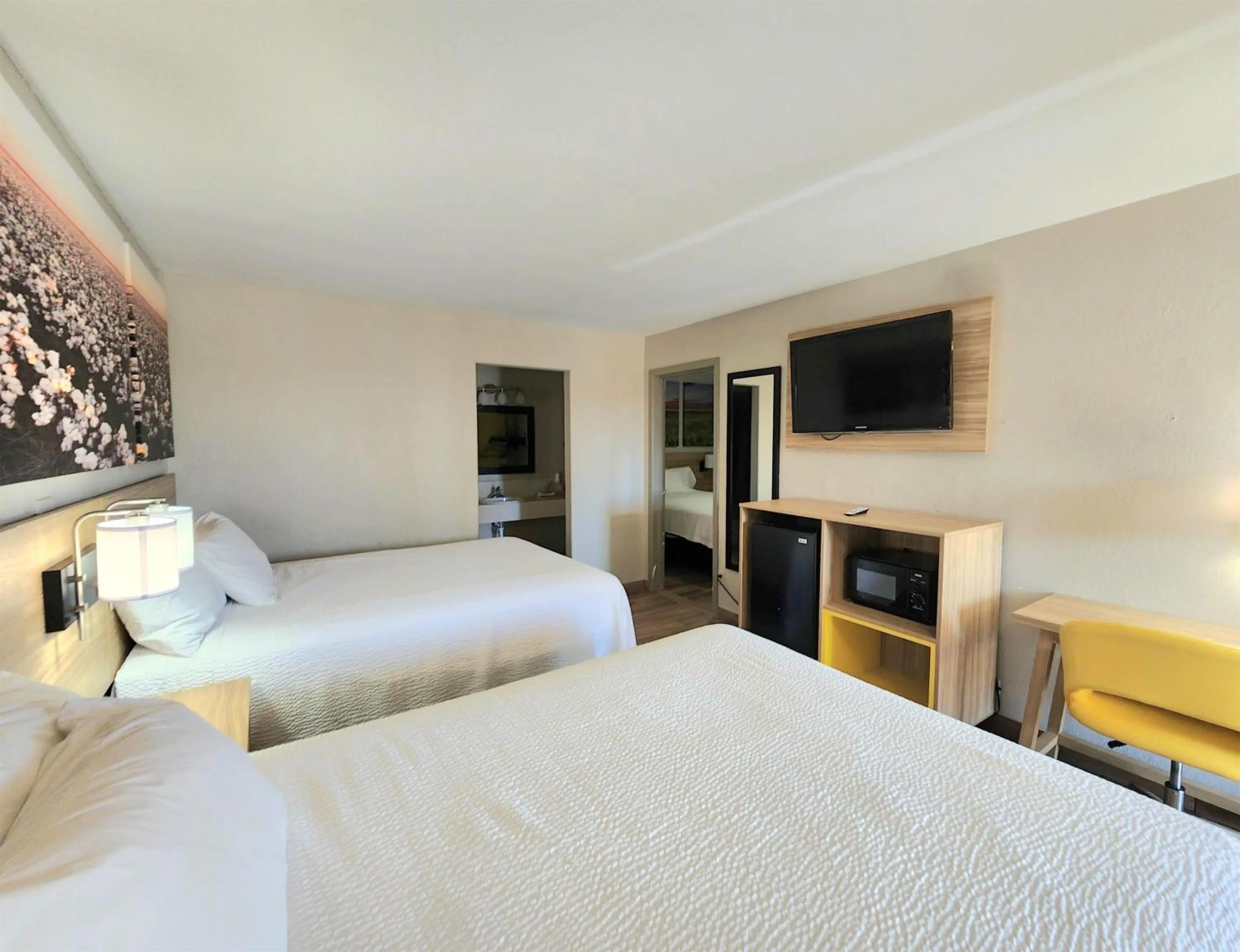 Photo of the whole room, Bed in Days Inn by Wyndham McAllen