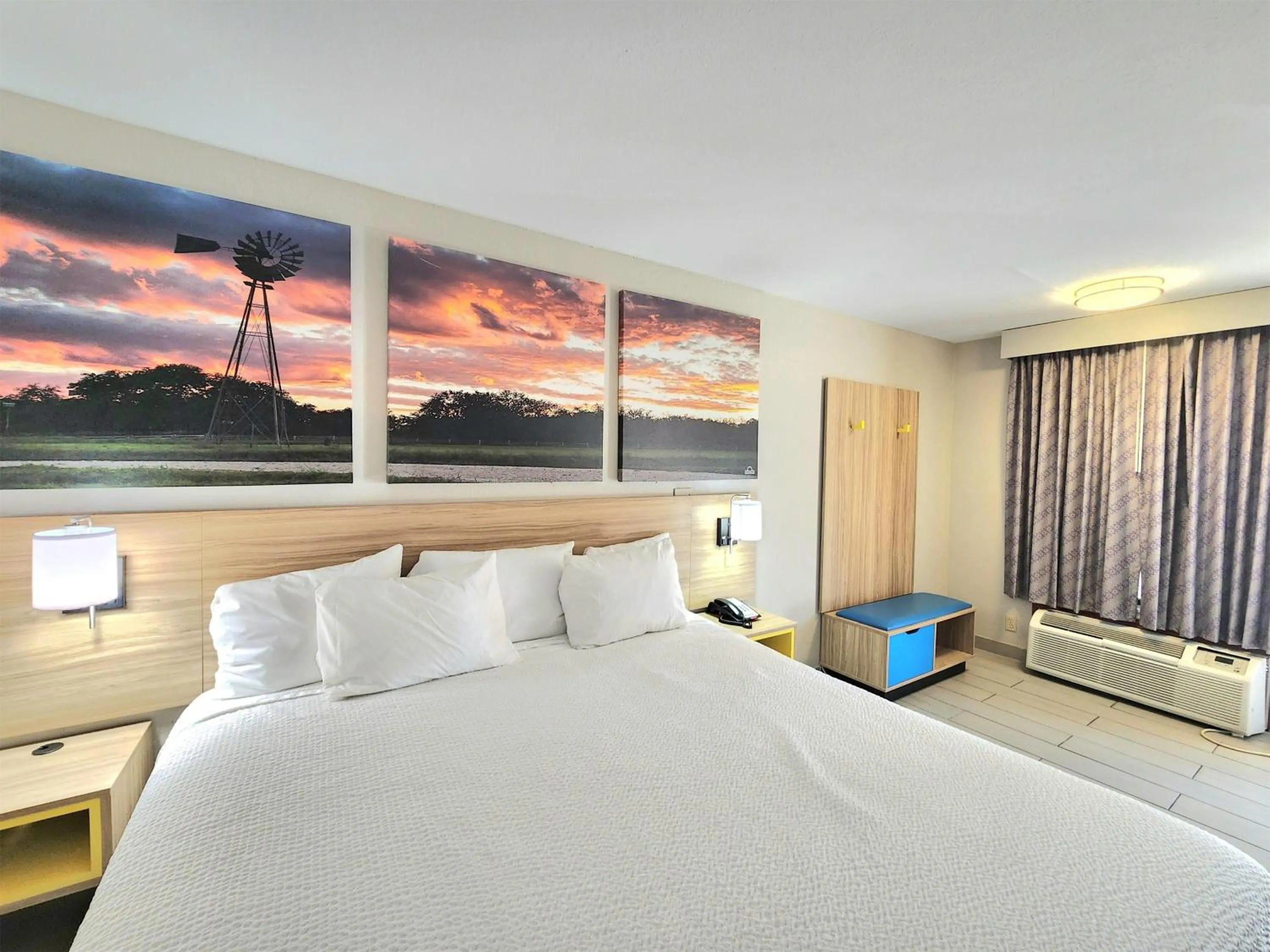 Photo of the whole room, Bed in Days Inn by Wyndham McAllen