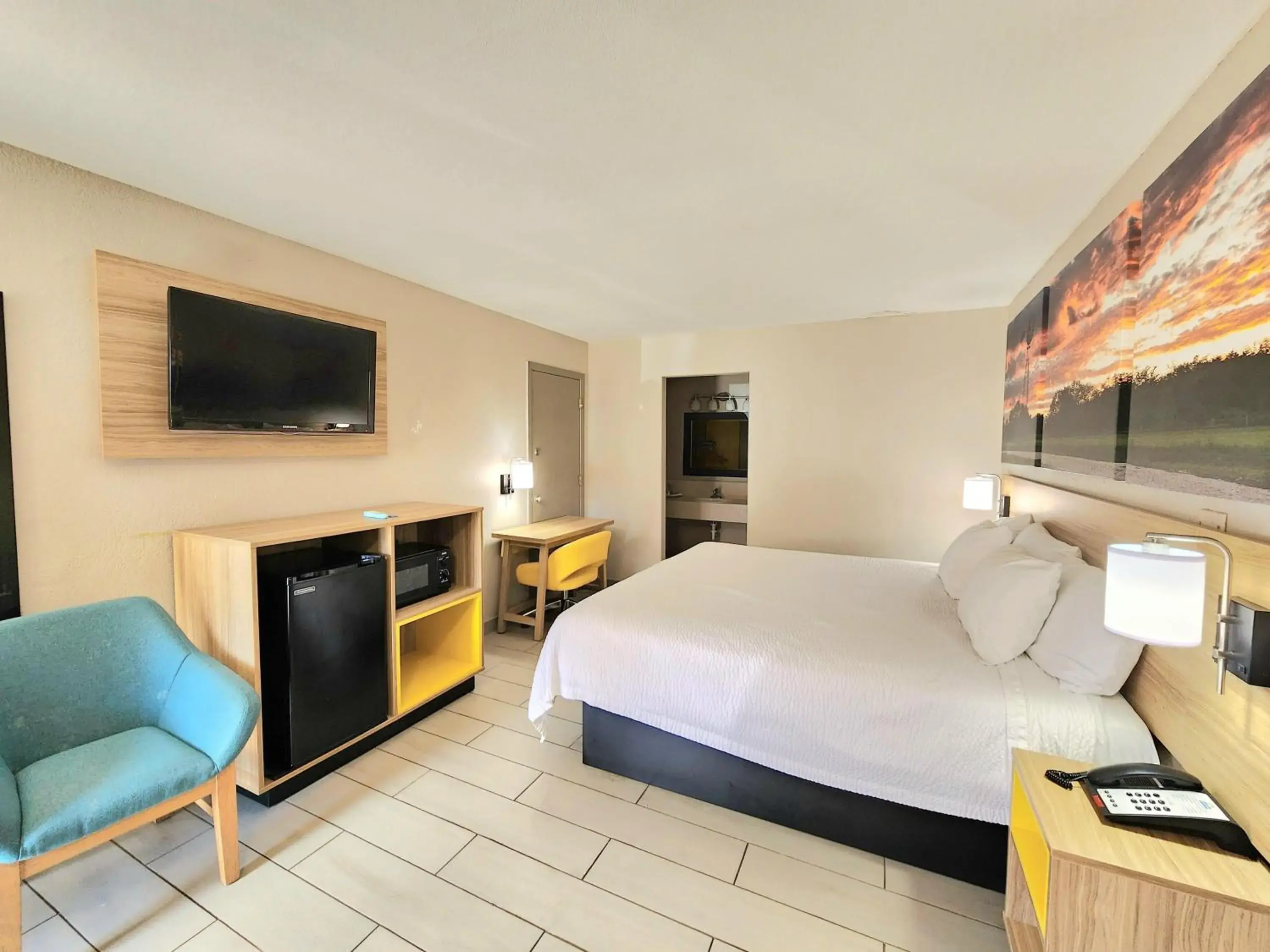 Photo of the whole room, Bed in Days Inn by Wyndham McAllen Photo of the whole room, Bed in Days Inn by Wyndham McAllen