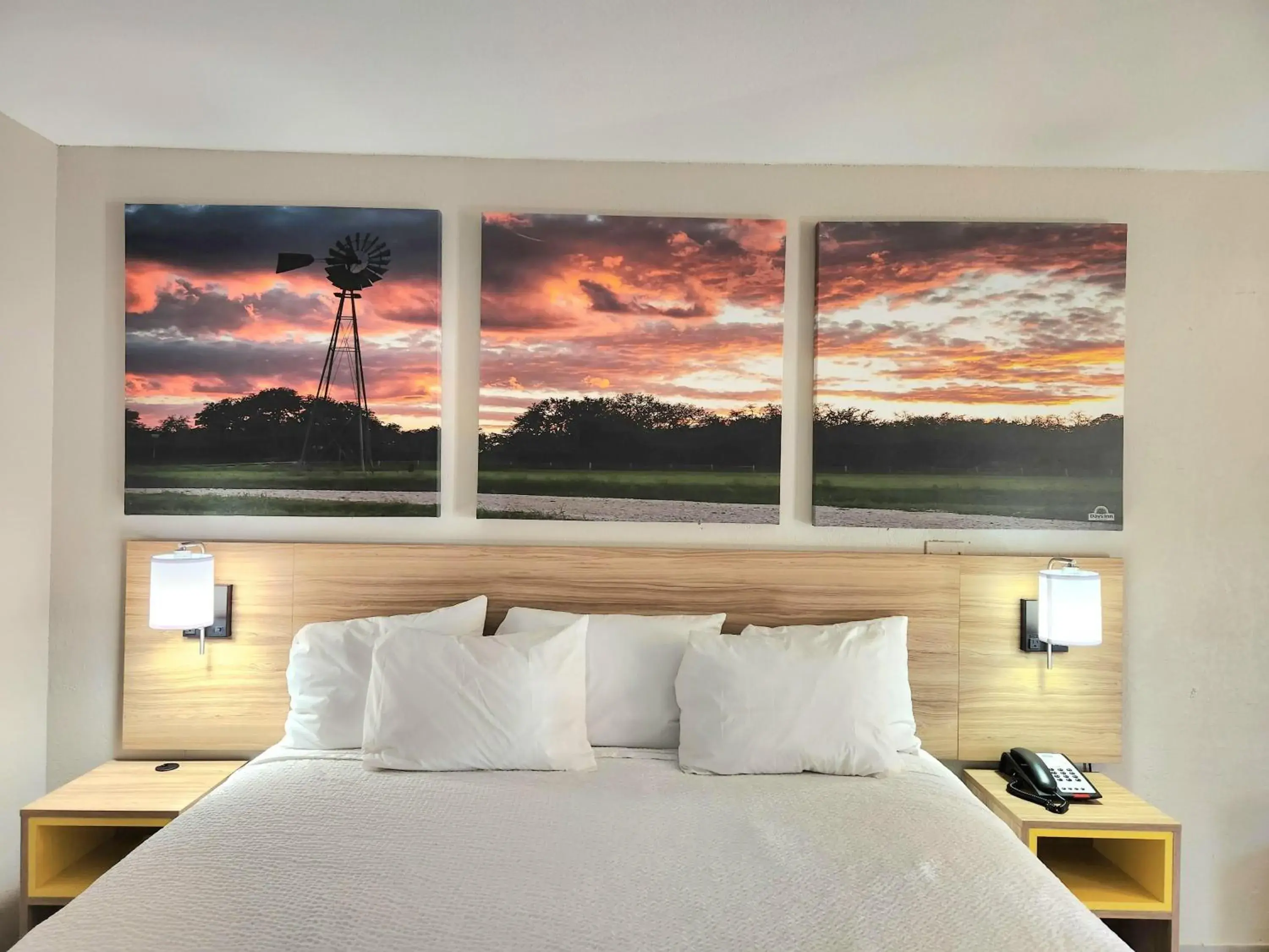 Photo of the whole room, Bed in Days Inn by Wyndham McAllen Photo of the whole room, Bed in Days Inn by Wyndham McAllen