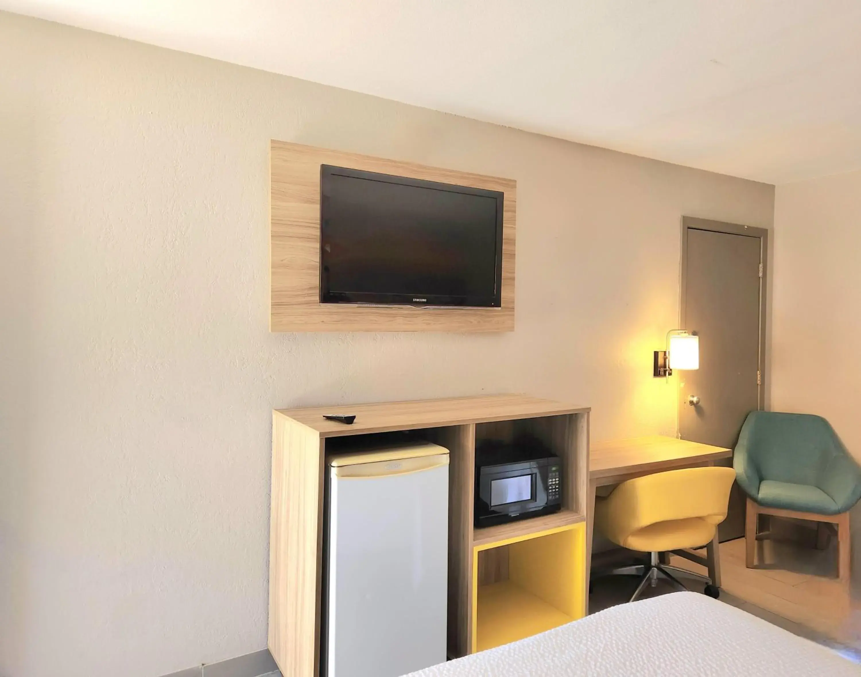 Photo of the whole room, Bed in Days Inn by Wyndham McAllen Photo of the whole room, Bed in Days Inn by Wyndham McAllen