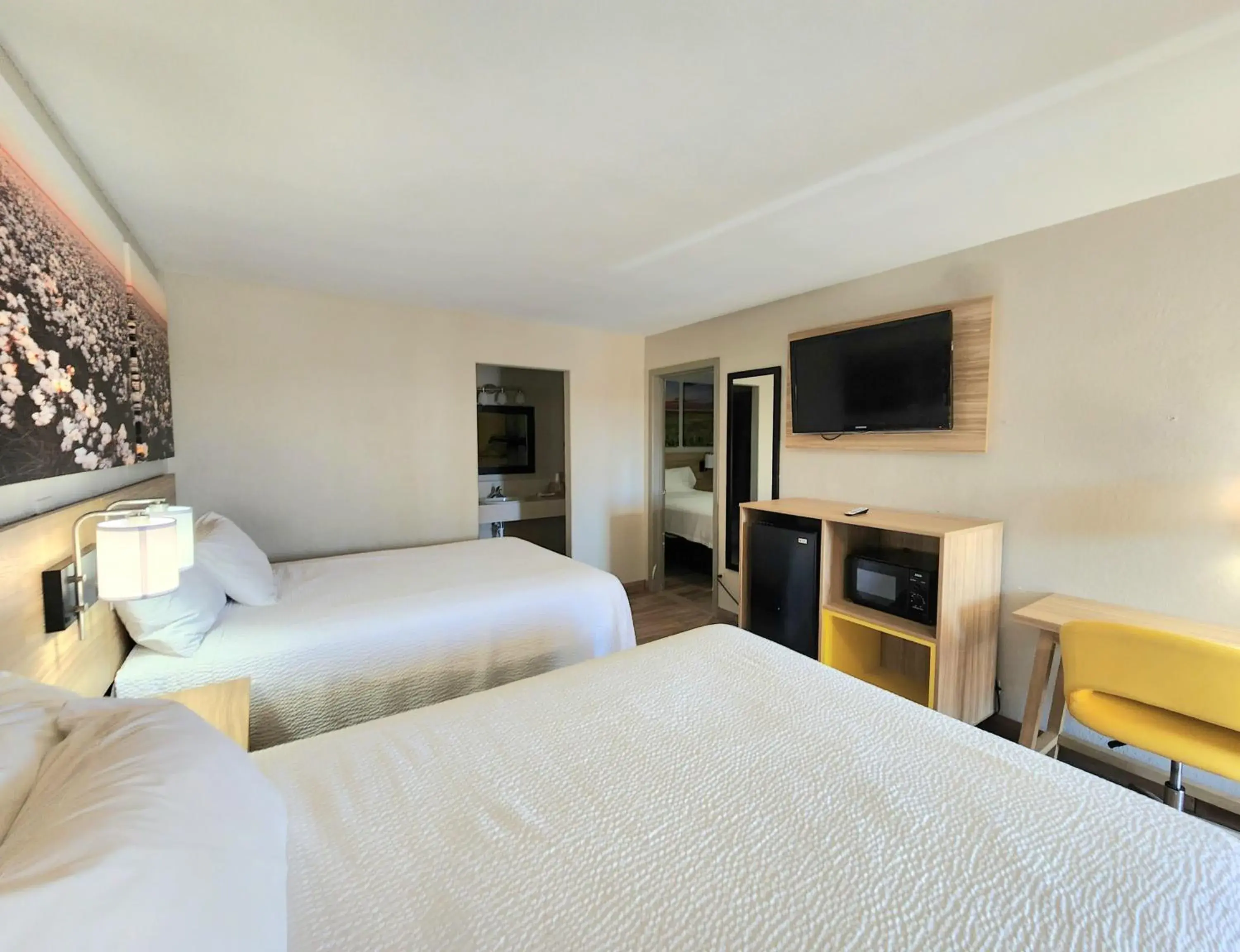 Photo of the whole room, Bed in Days Inn by Wyndham McAllen Photo of the whole room, Bed in Days Inn by Wyndham McAllen