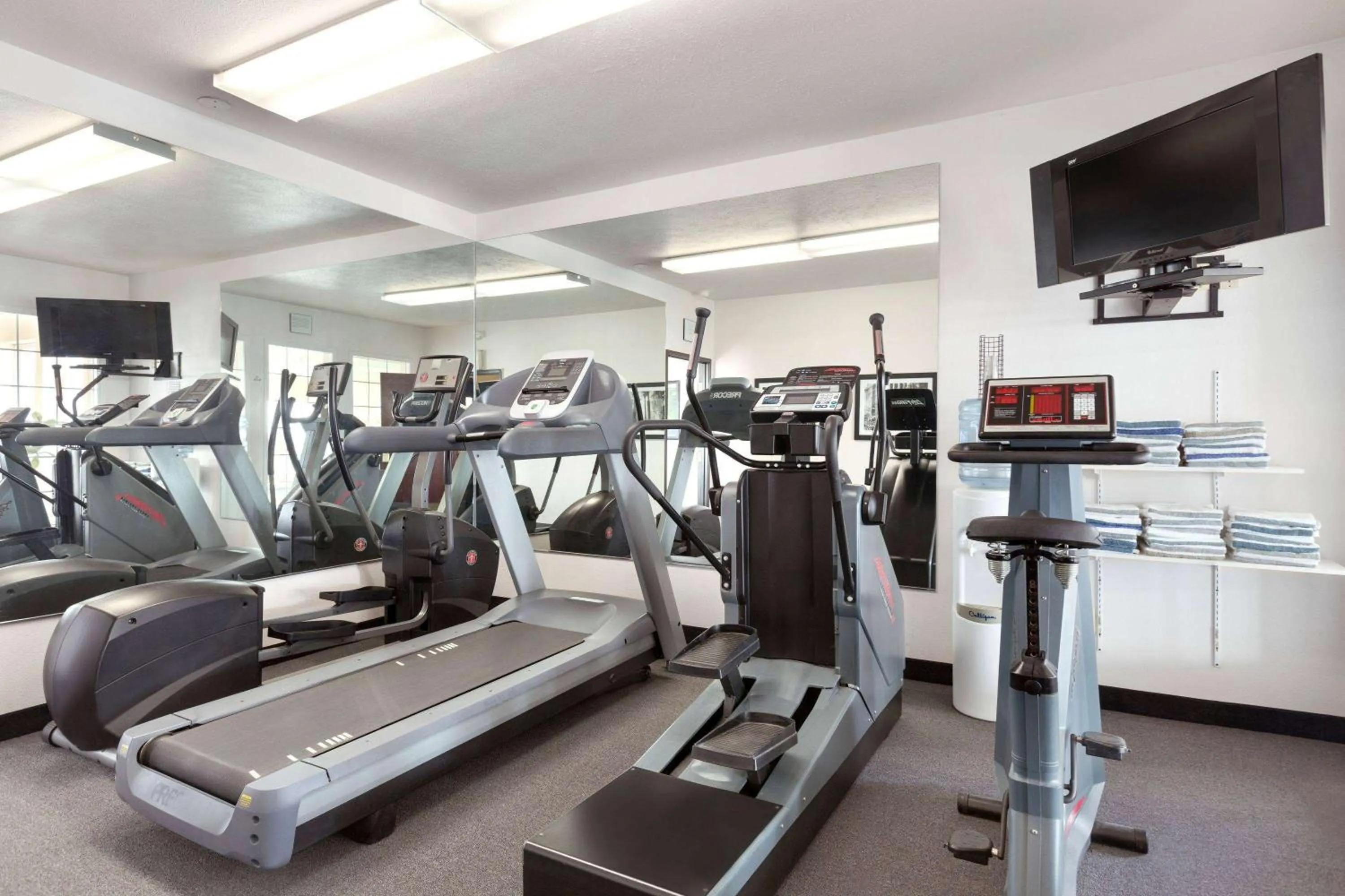 Fitness centre/facilities in Ramada by Wyndham Moses Lake
