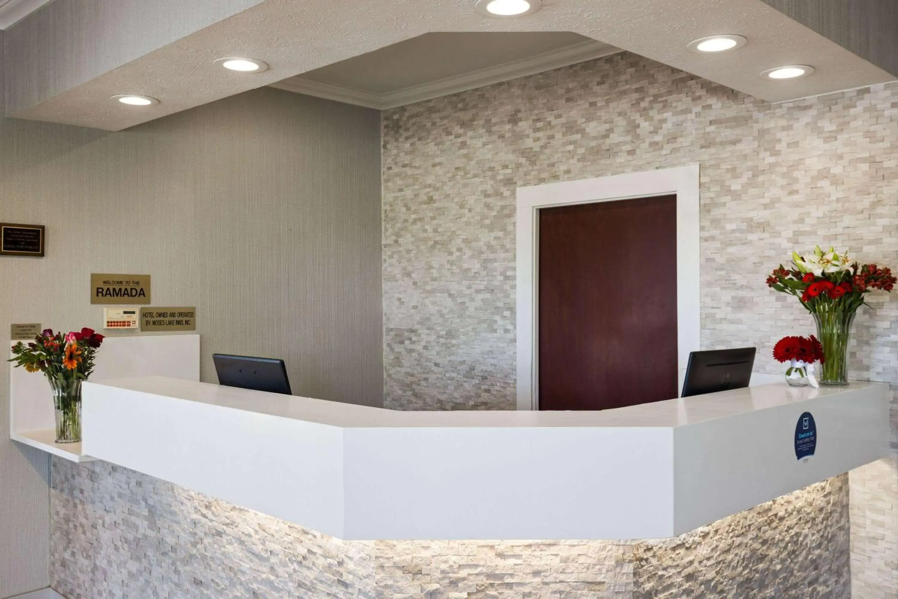Lobby or reception in Ramada by Wyndham Moses Lake Lobby or reception in Ramada by Wyndham Moses Lake