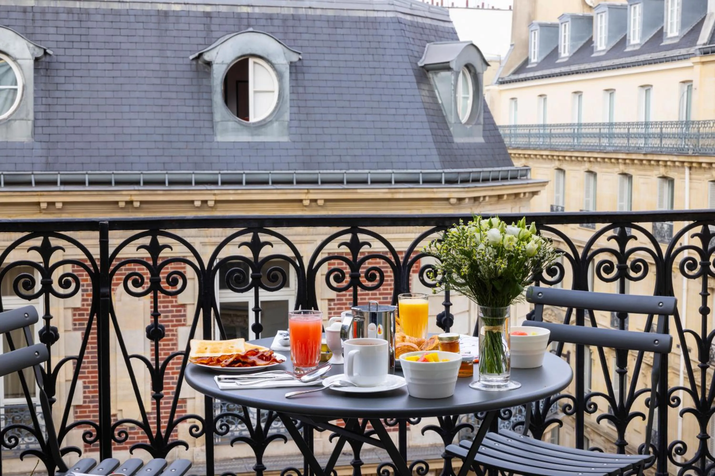 View (from property/room) in Le Belmont Paris