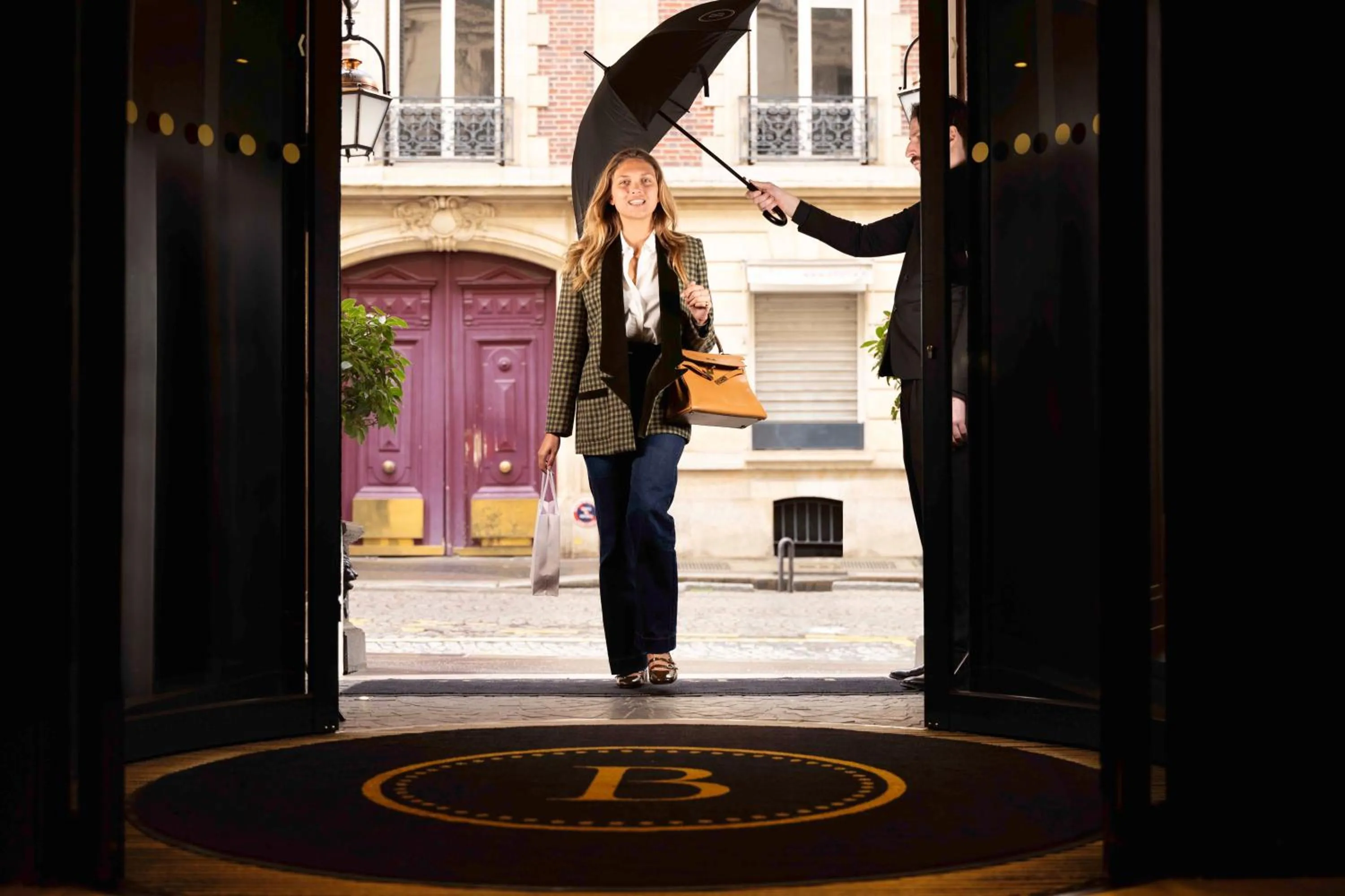 Lobby or reception in Le Belmont Paris