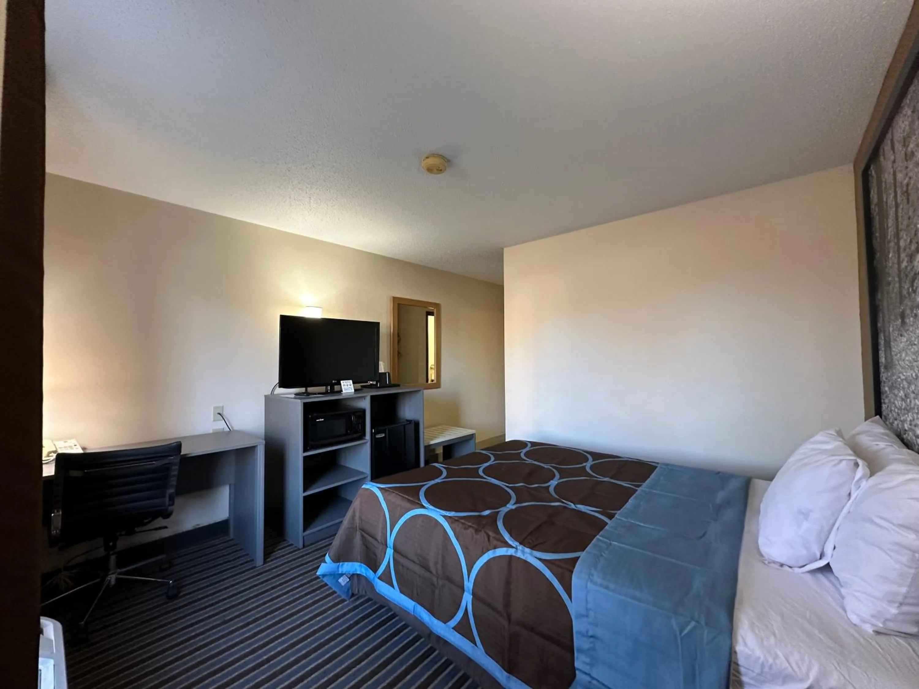 Super 8 by Wyndham Columbia Clark Lane