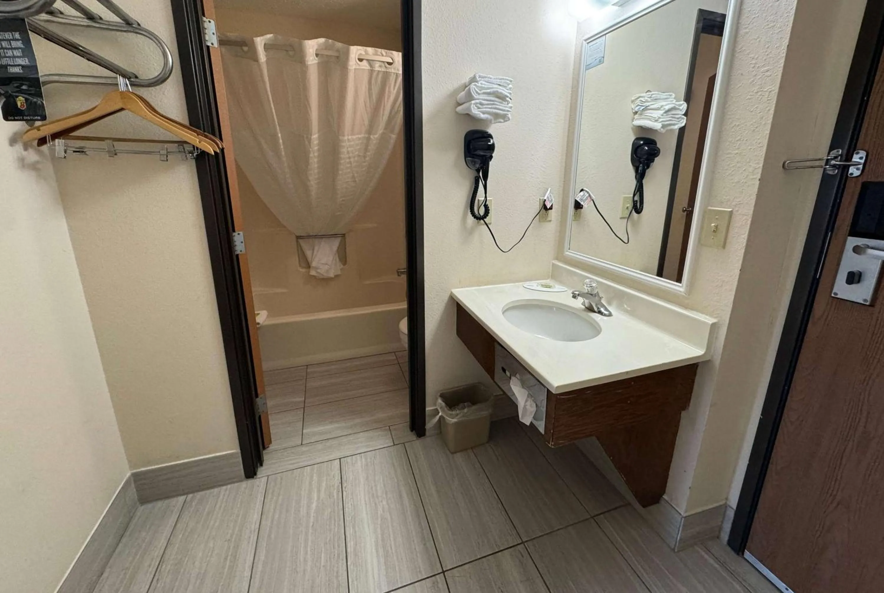 TV and multimedia in Super 8 by Wyndham Columbia Clark Lane