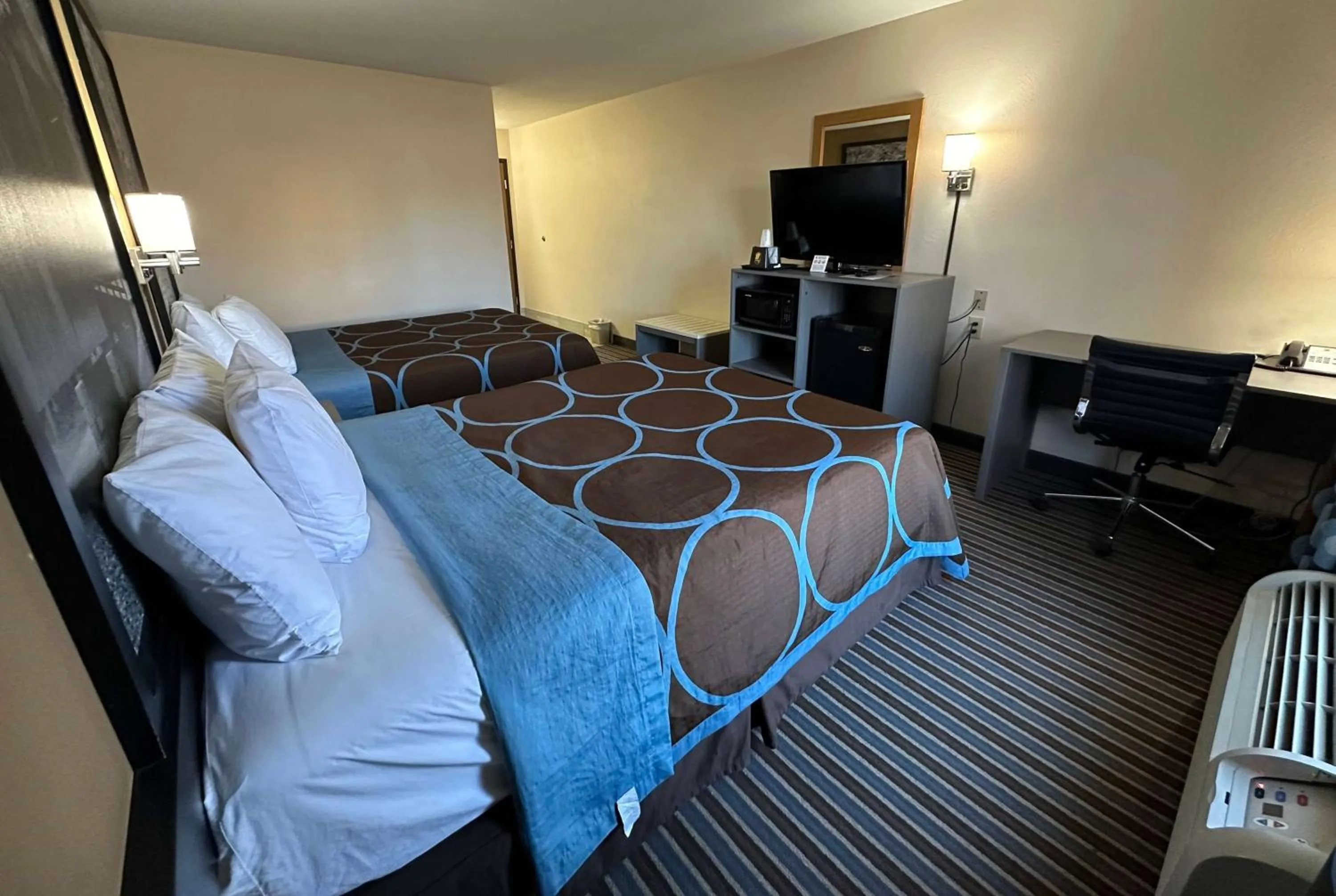 Photo of the whole room, Bed in Super 8 by Wyndham Columbia Clark Lane