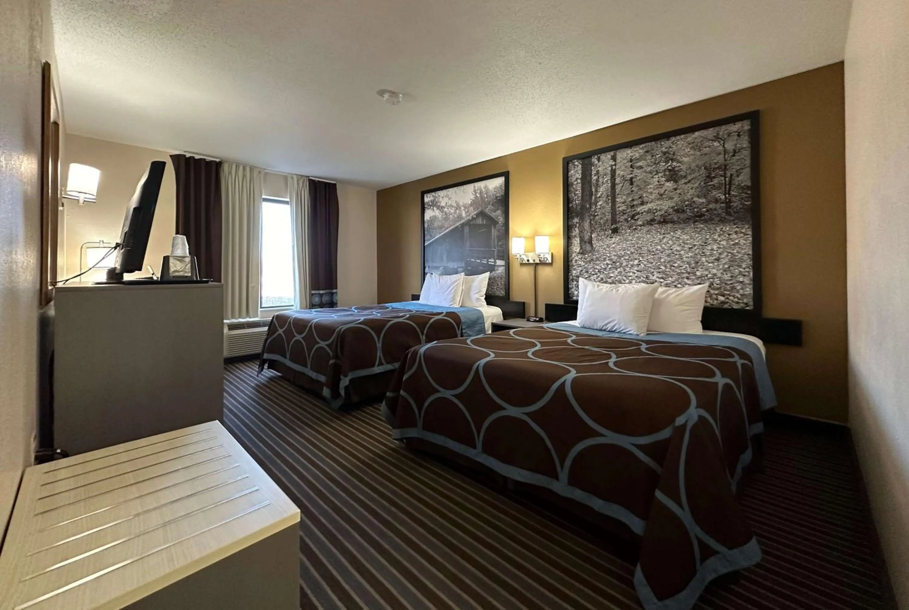 Photo of the whole room, Bed in Super 8 by Wyndham Columbia Clark Lane