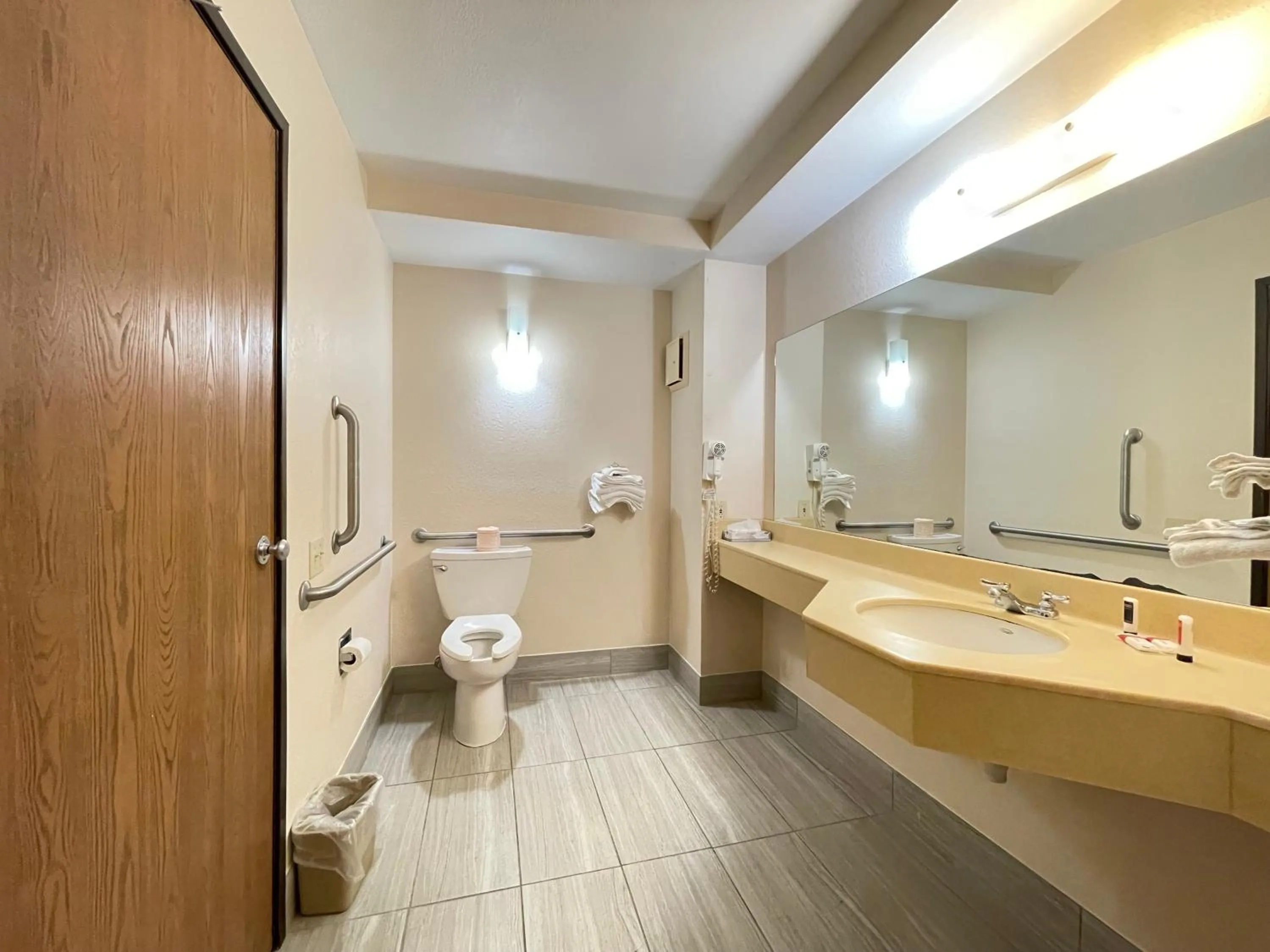 Super 8 by Wyndham Columbia Clark Lane