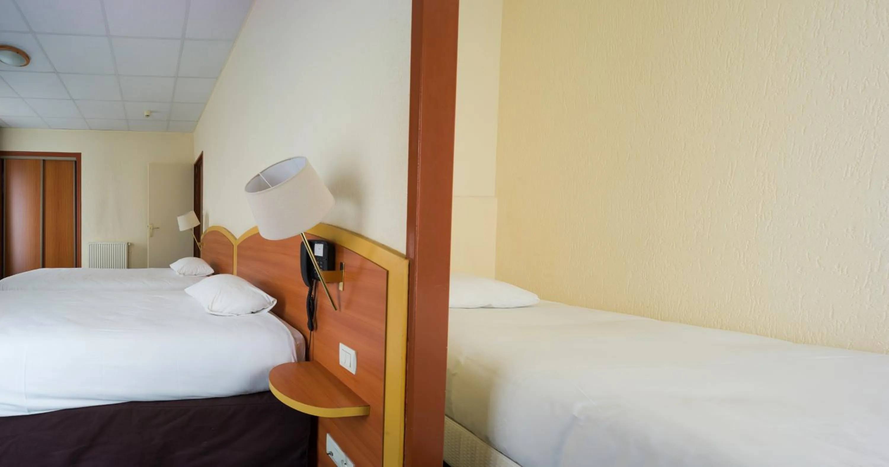 Bed in Kyriad Hôtel Lamballe - Gare TGV - Centre ville