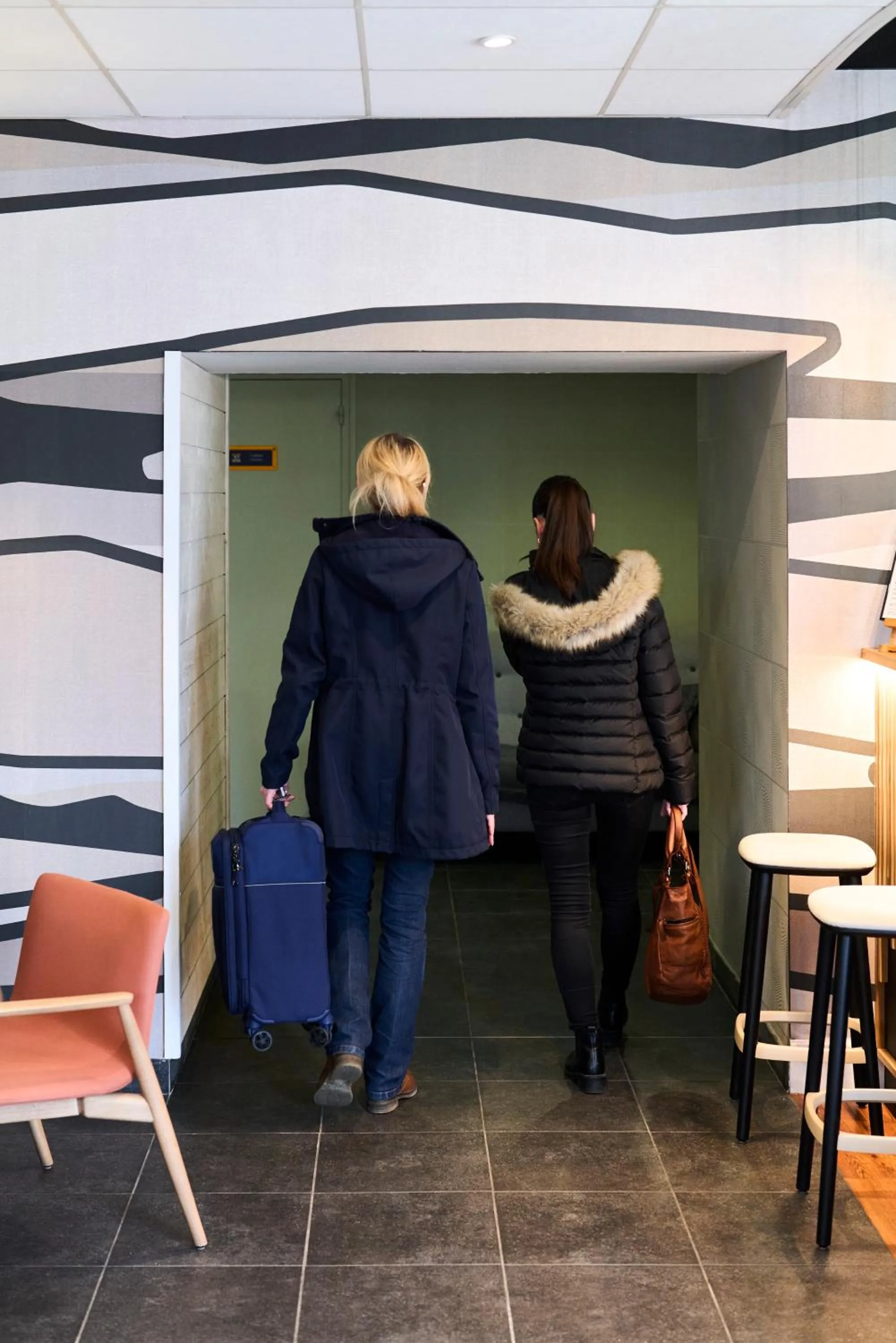 Lobby or reception in Kyriad Hôtel Lamballe - Gare TGV - Centre ville