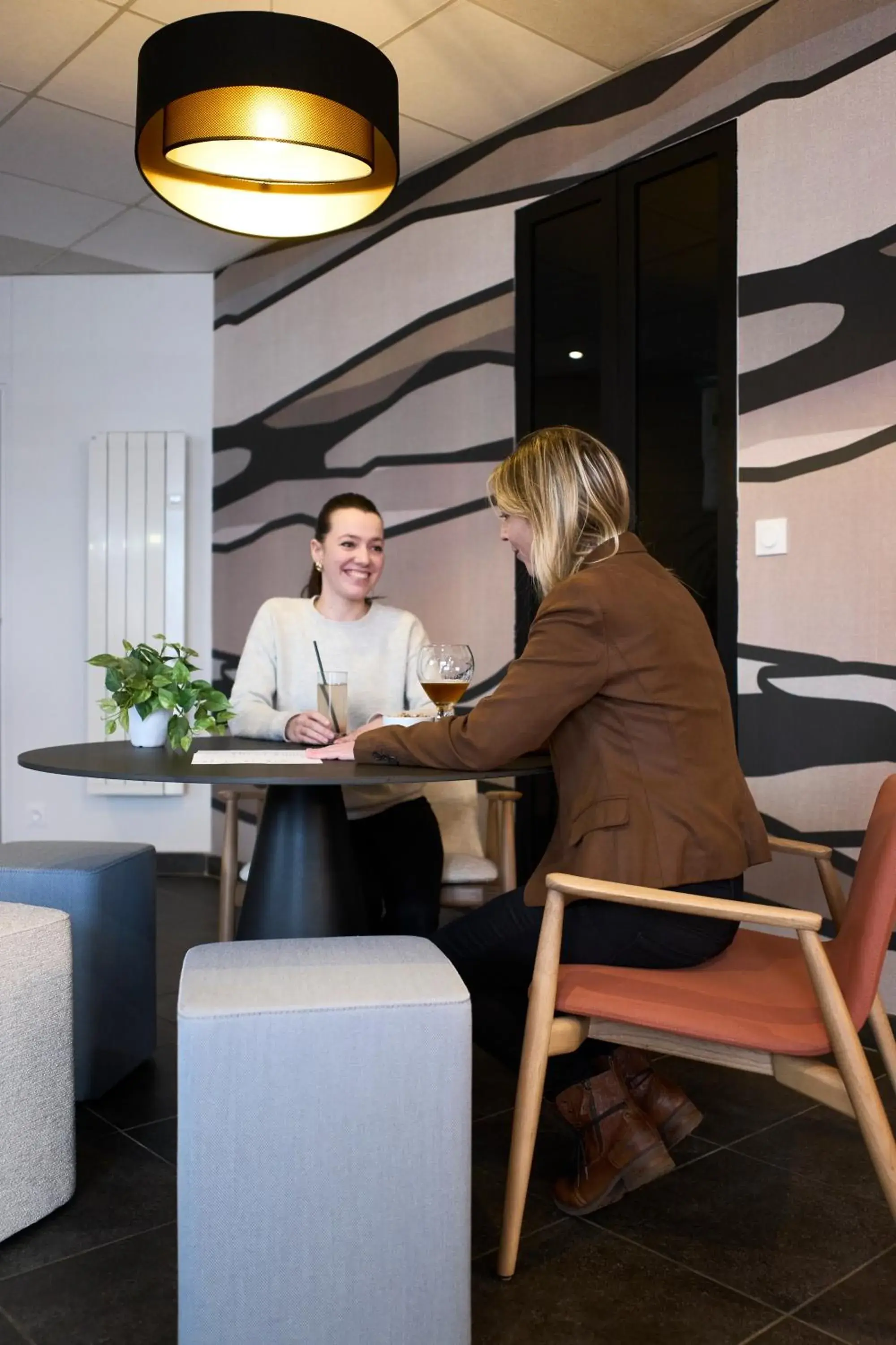 Lounge or bar in Kyriad Hôtel Lamballe - Gare TGV - Centre ville Lounge or bar in Kyriad Hôtel Lamballe - Gare TGV - Centre ville