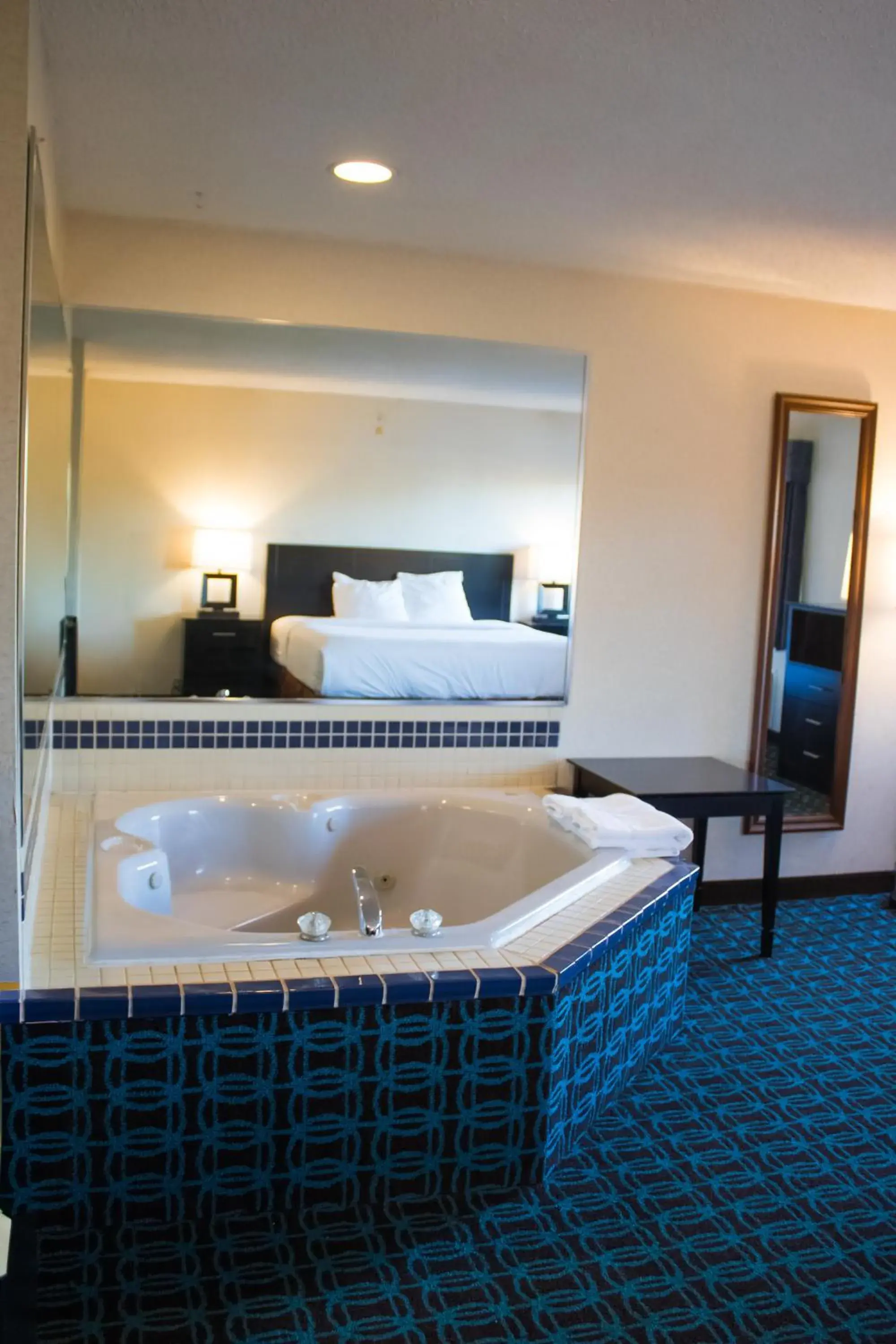 Hot Tub, Bed in Baymont by Wyndham Howell/Brighton Hot Tub, Bed in Baymont by Wyndham Howell/Brighton