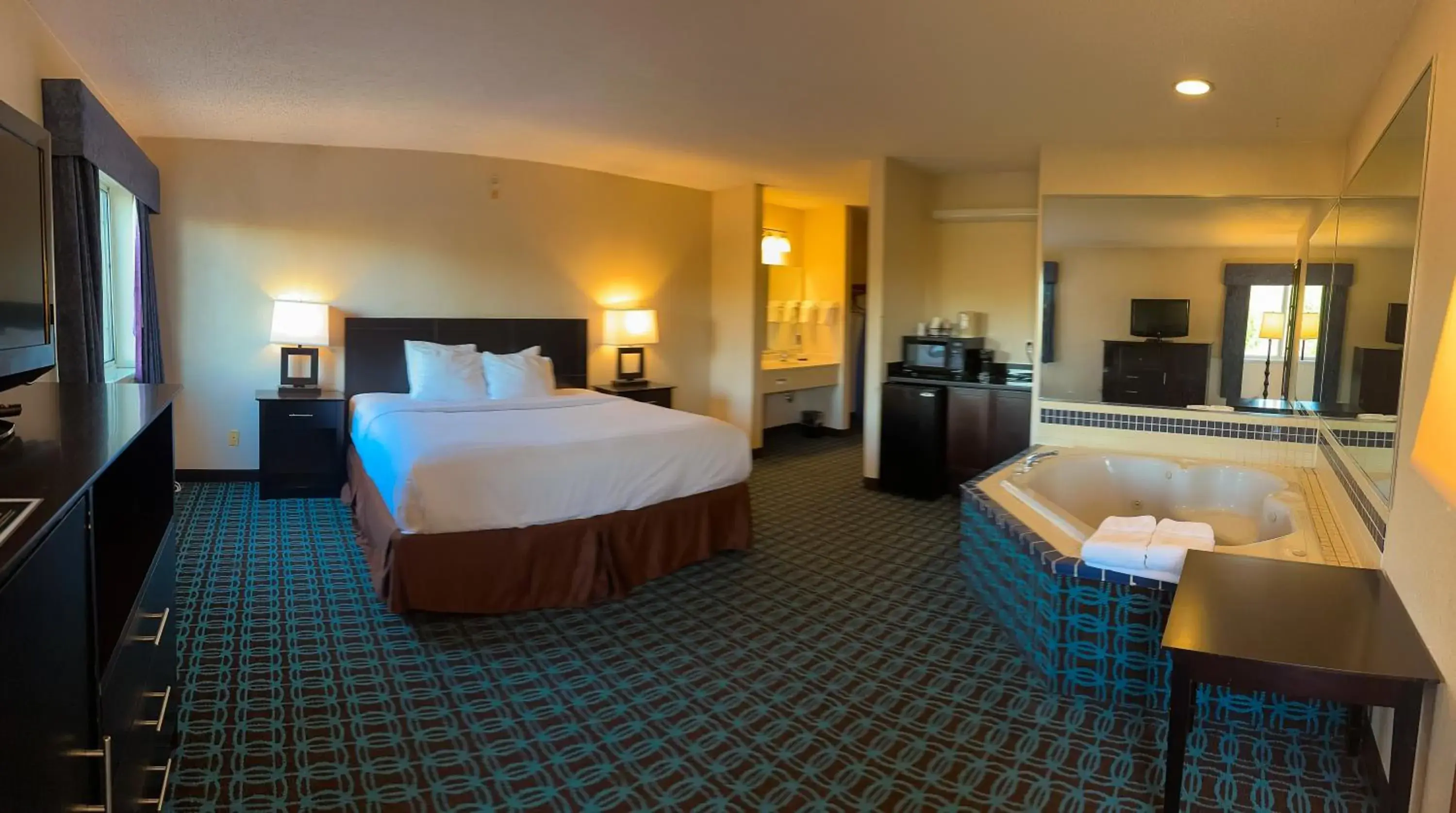 Photo of the whole room, Bed in Baymont by Wyndham Howell/Brighton Photo of the whole room, Bed in Baymont by Wyndham Howell/Brighton