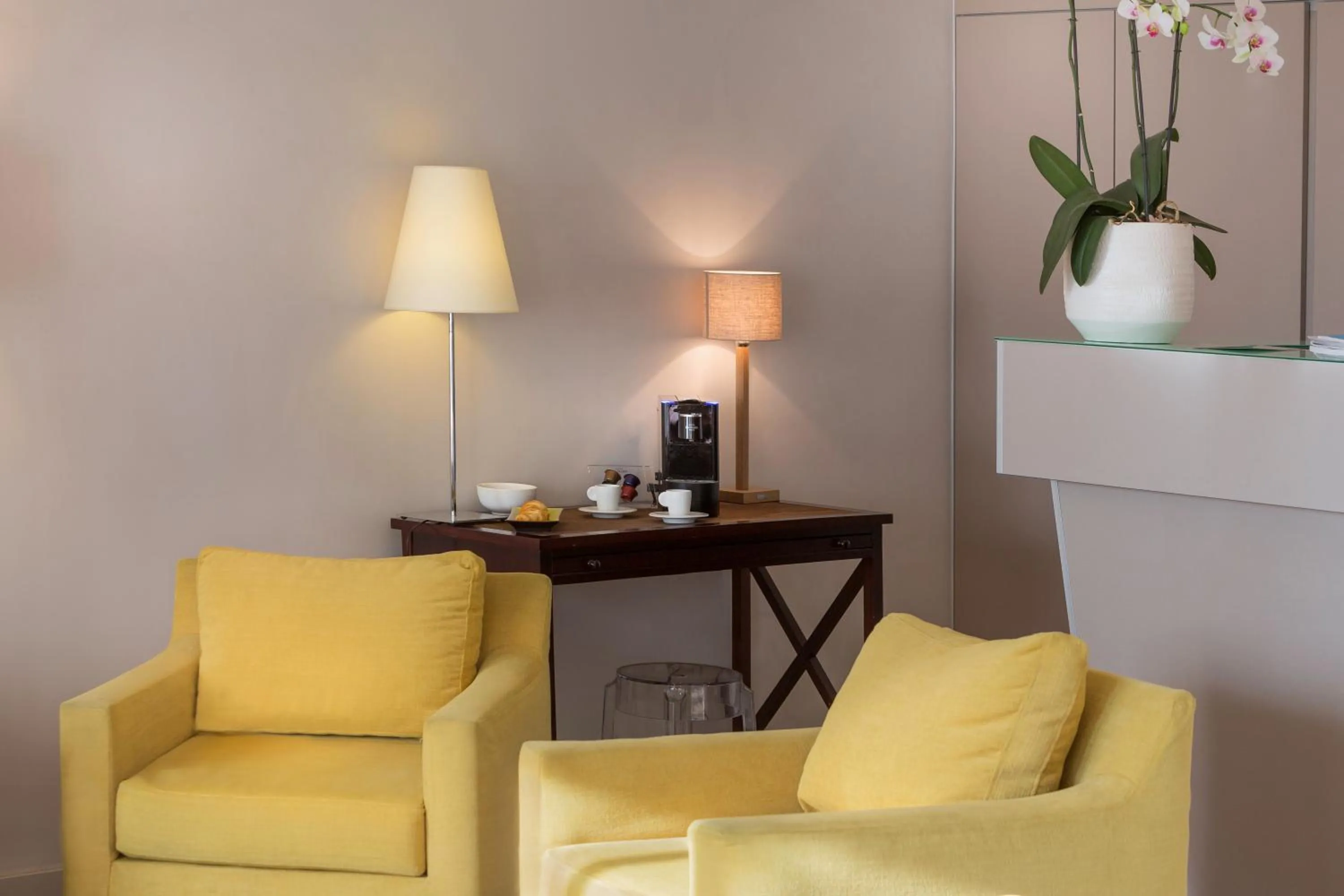 Lobby or reception in Best Western Rives de Paris La Defense