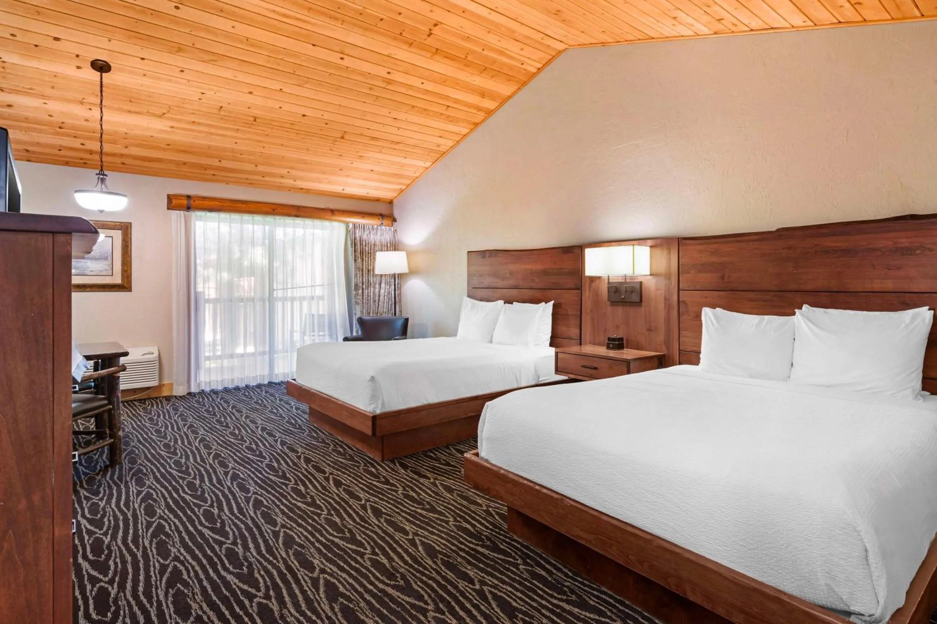 Bedroom, Bed in Best Western Ponderosa Lodge