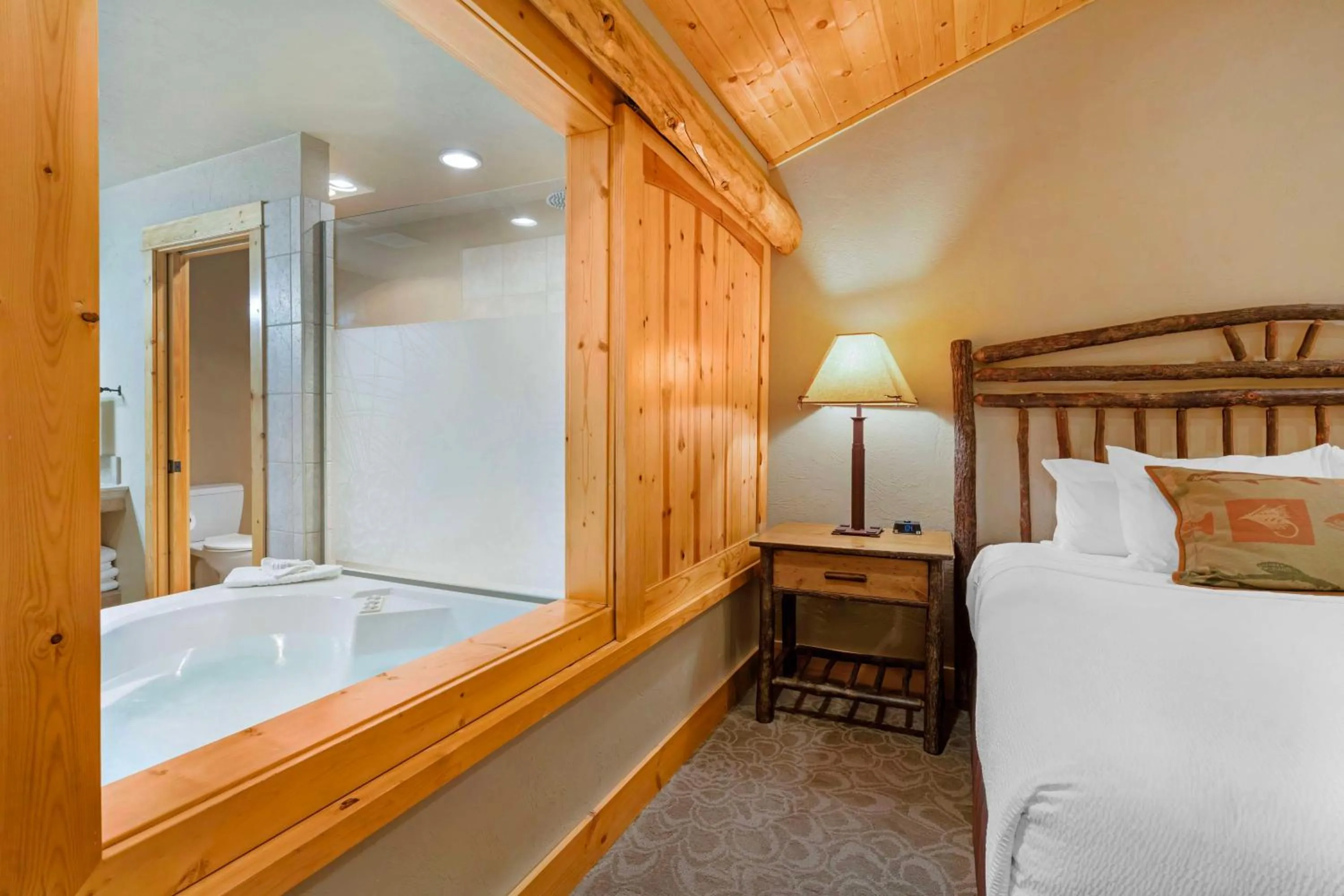 Bedroom, Bed in Best Western Ponderosa Lodge