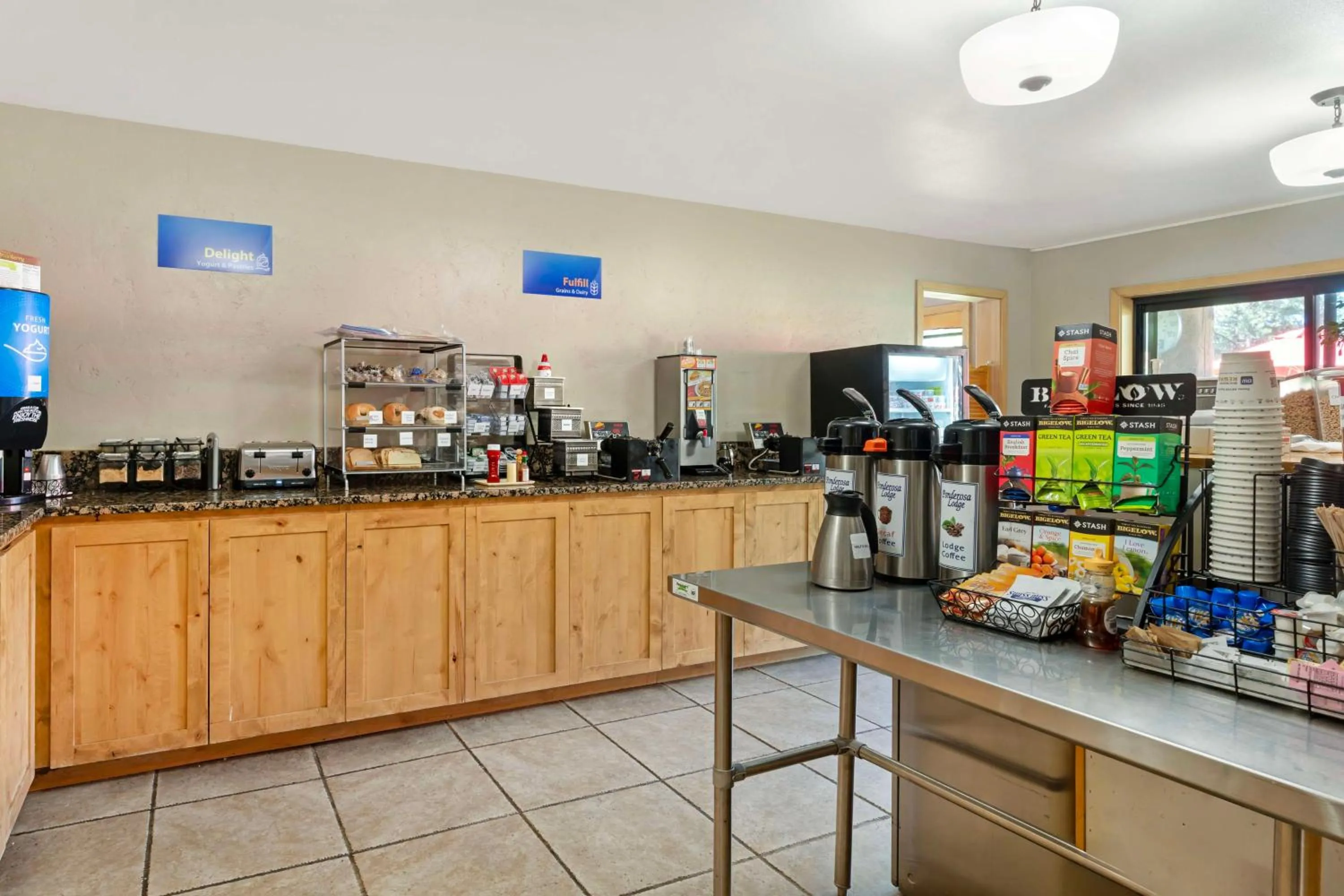 Breakfast in Best Western Ponderosa Lodge