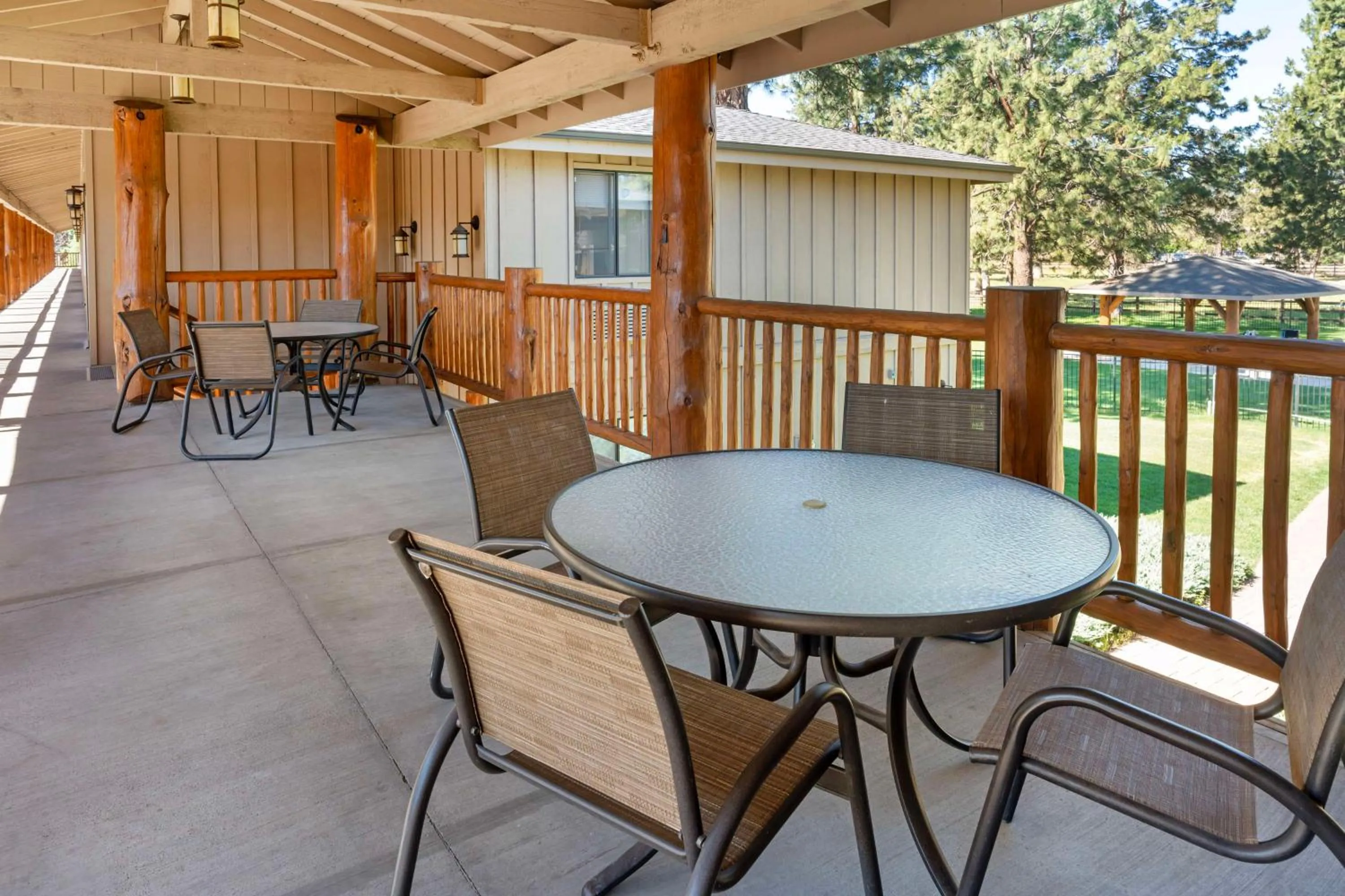 Property building in Best Western Ponderosa Lodge