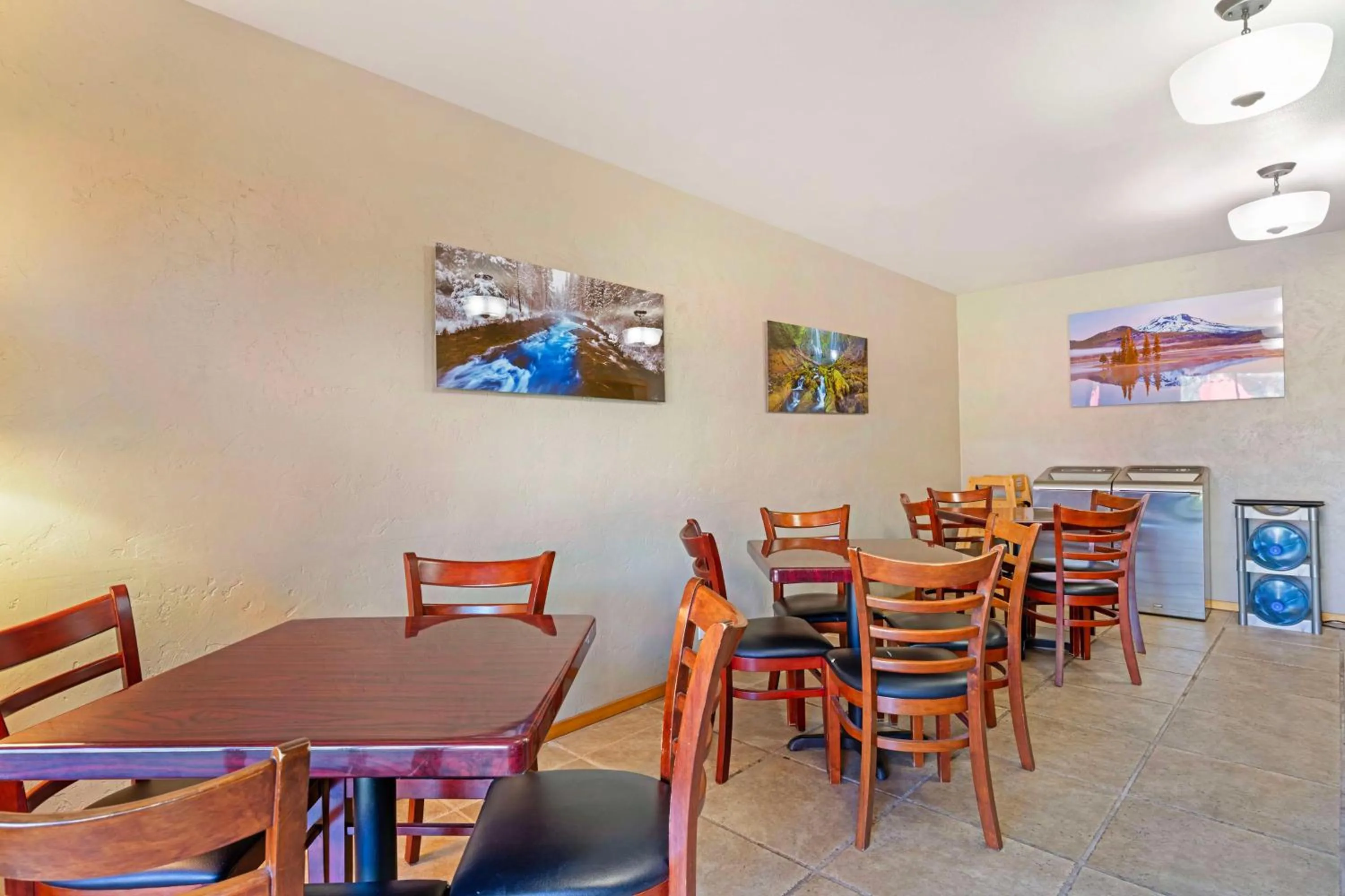 Breakfast in Best Western Ponderosa Lodge