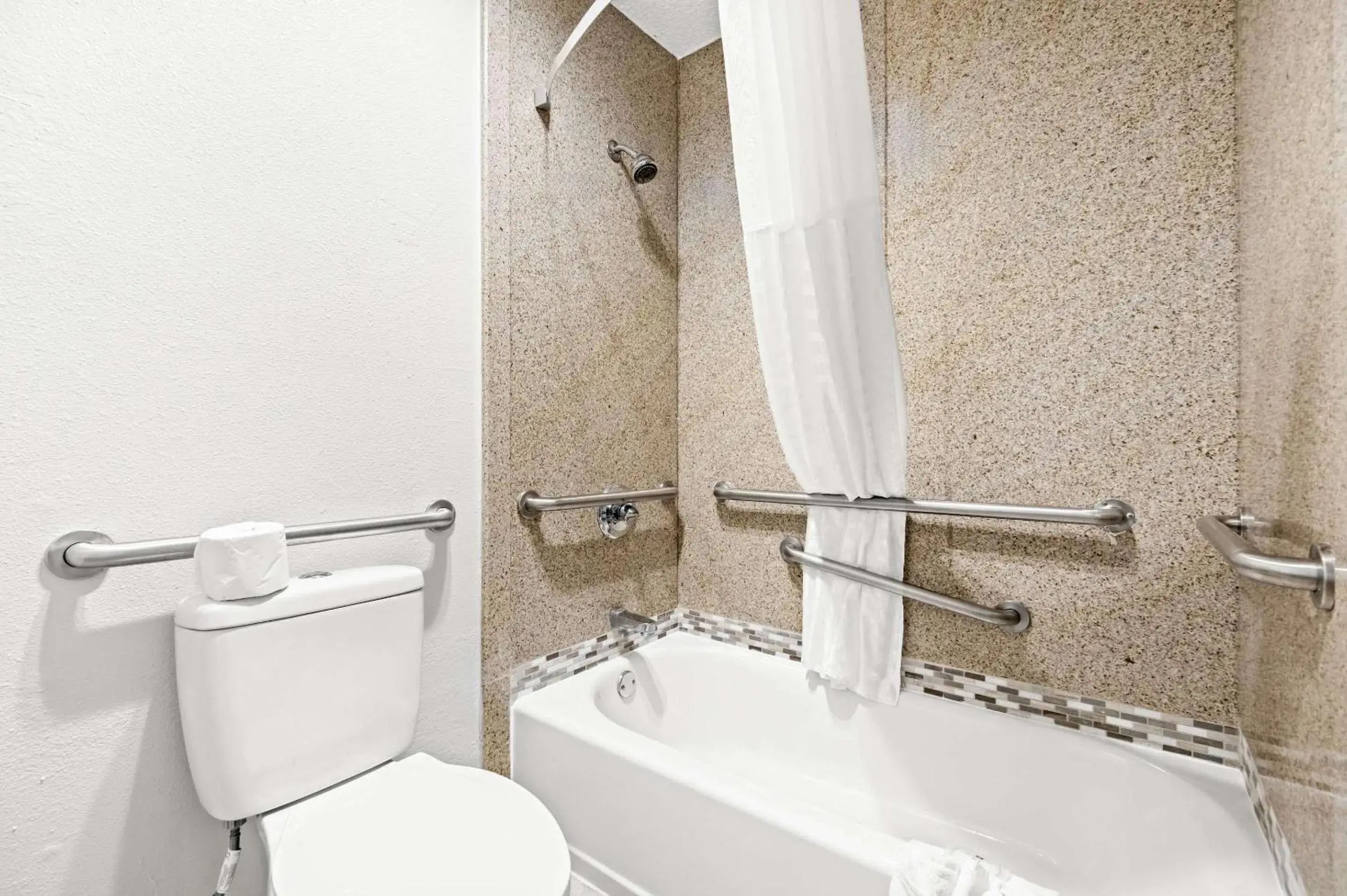 Bedroom in Quality Inn Bedroom in Quality Inn