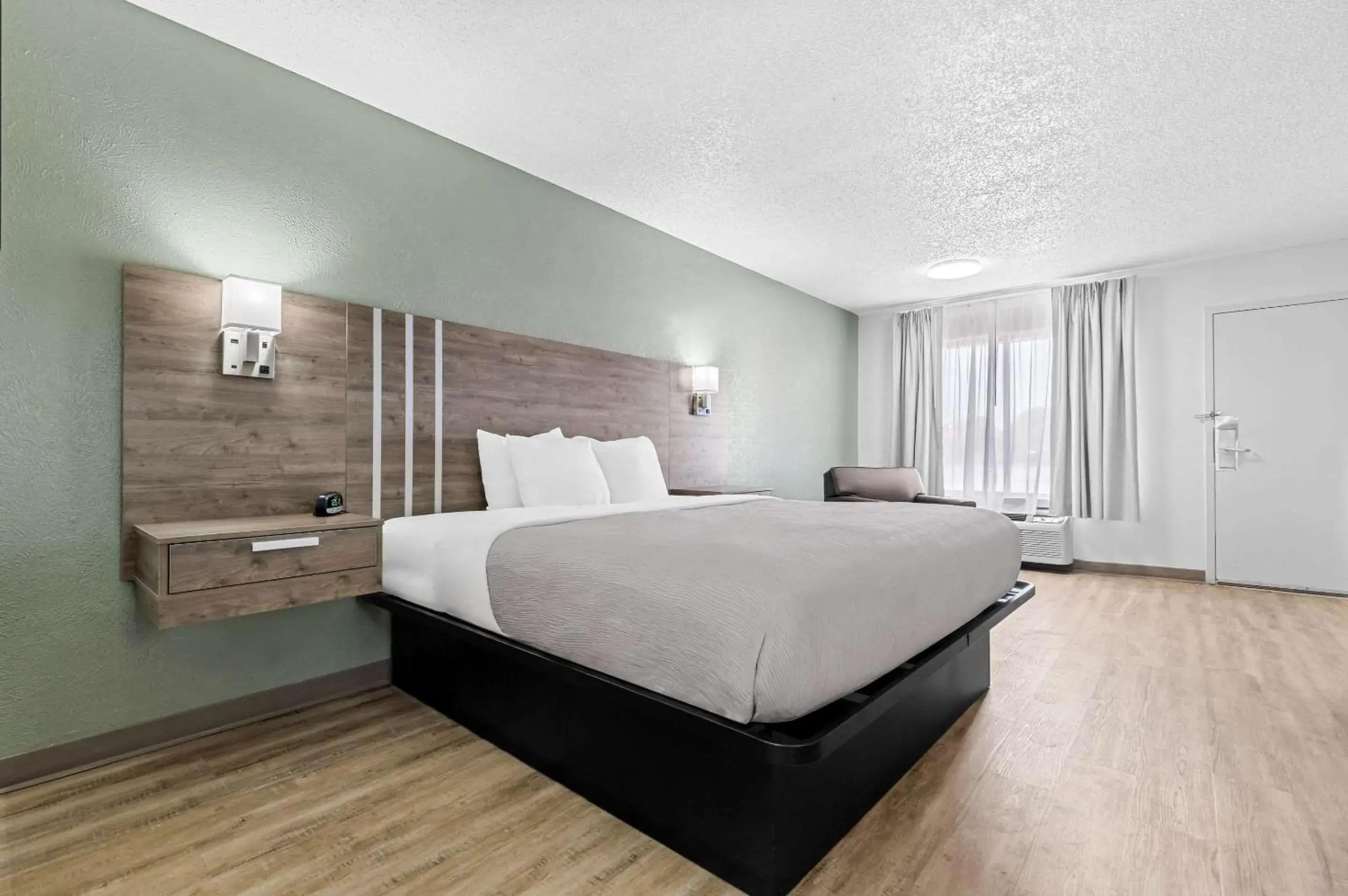 Bedroom, Bed in Quality Inn Bedroom, Bed in Quality Inn