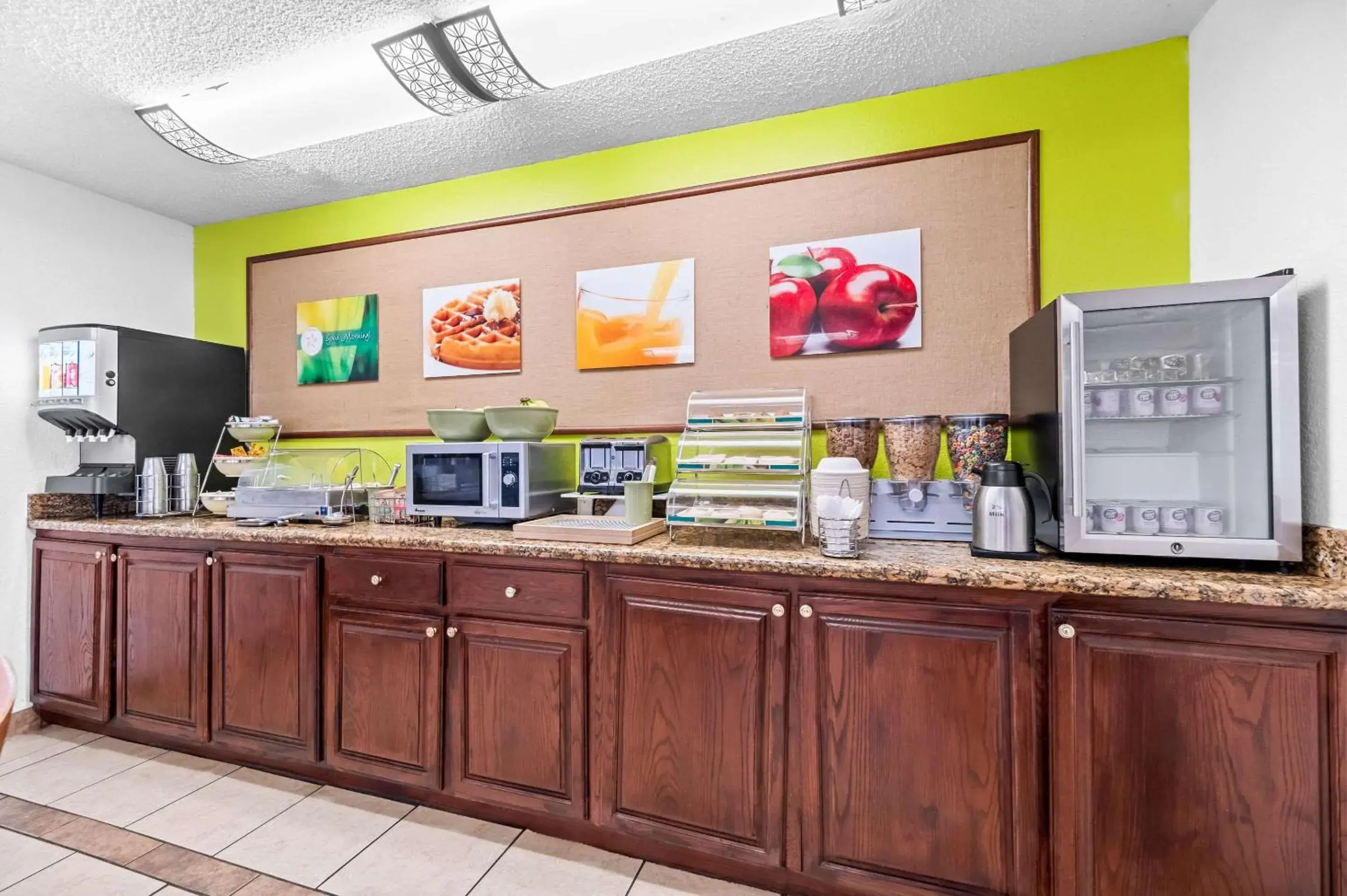 Breakfast in Quality Inn Breakfast in Quality Inn