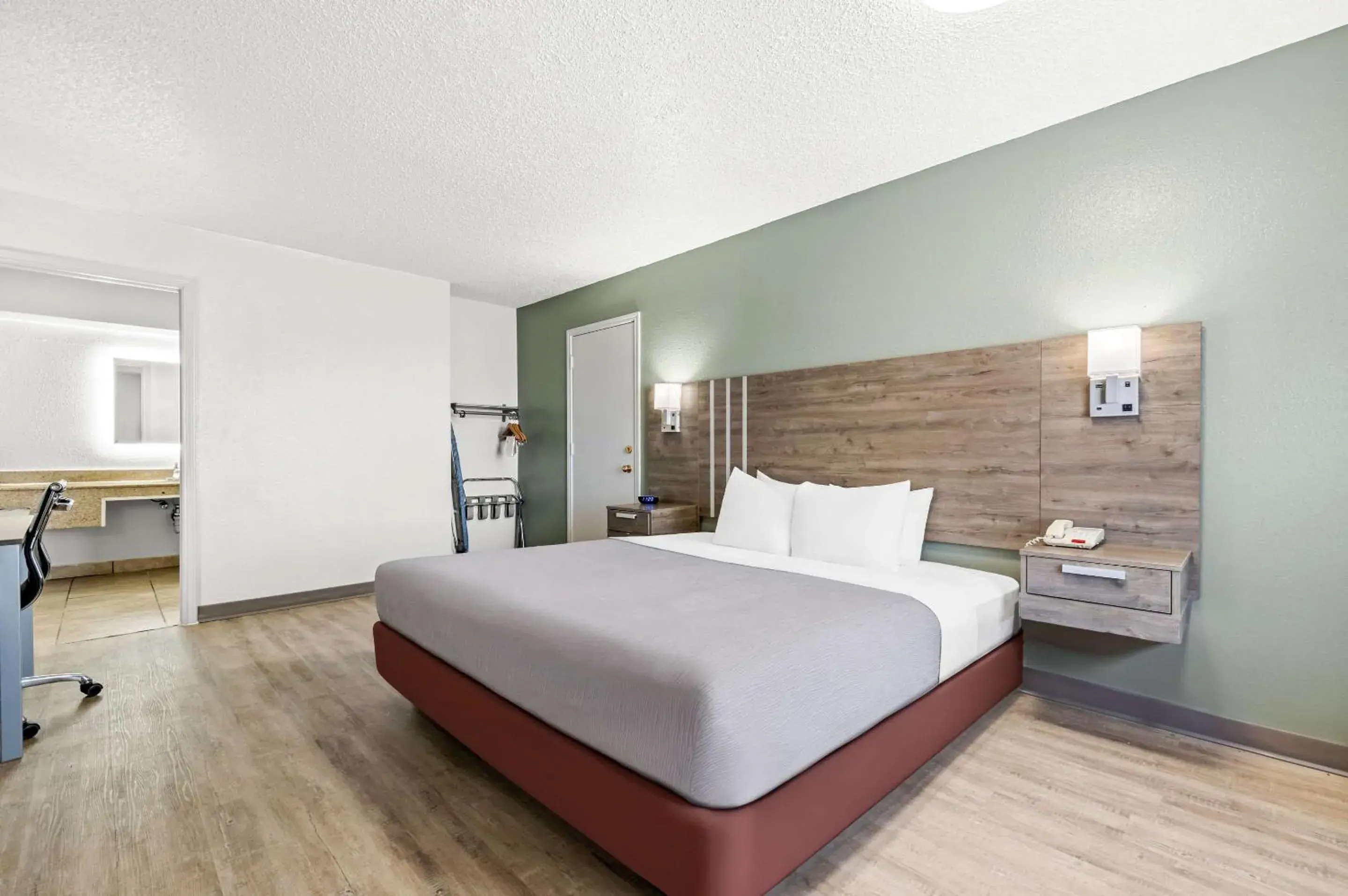 Bedroom, Bed in Quality Inn Bedroom, Bed in Quality Inn