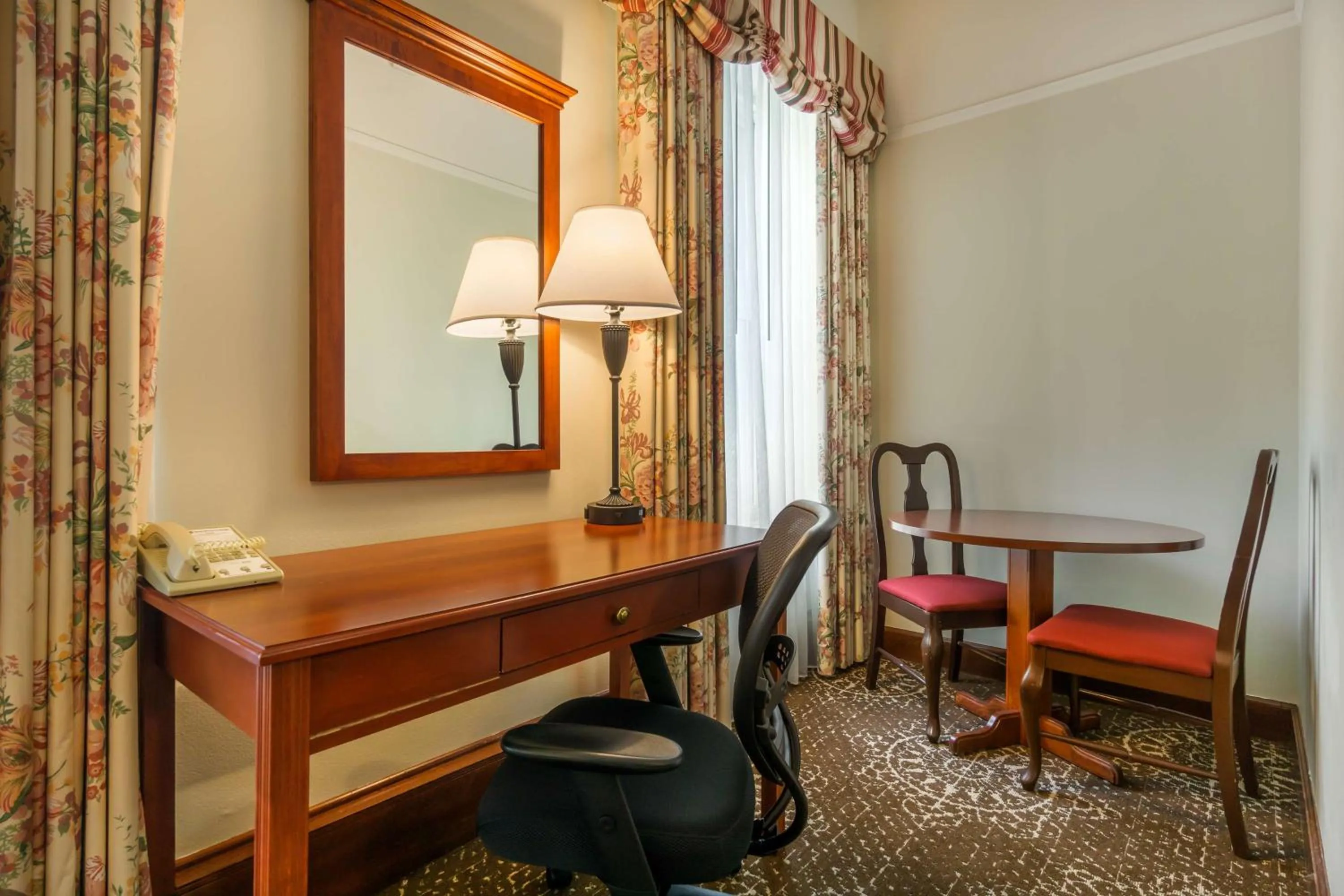 Seating area in Best Western Plus Pioneer Square Hotel Downtown