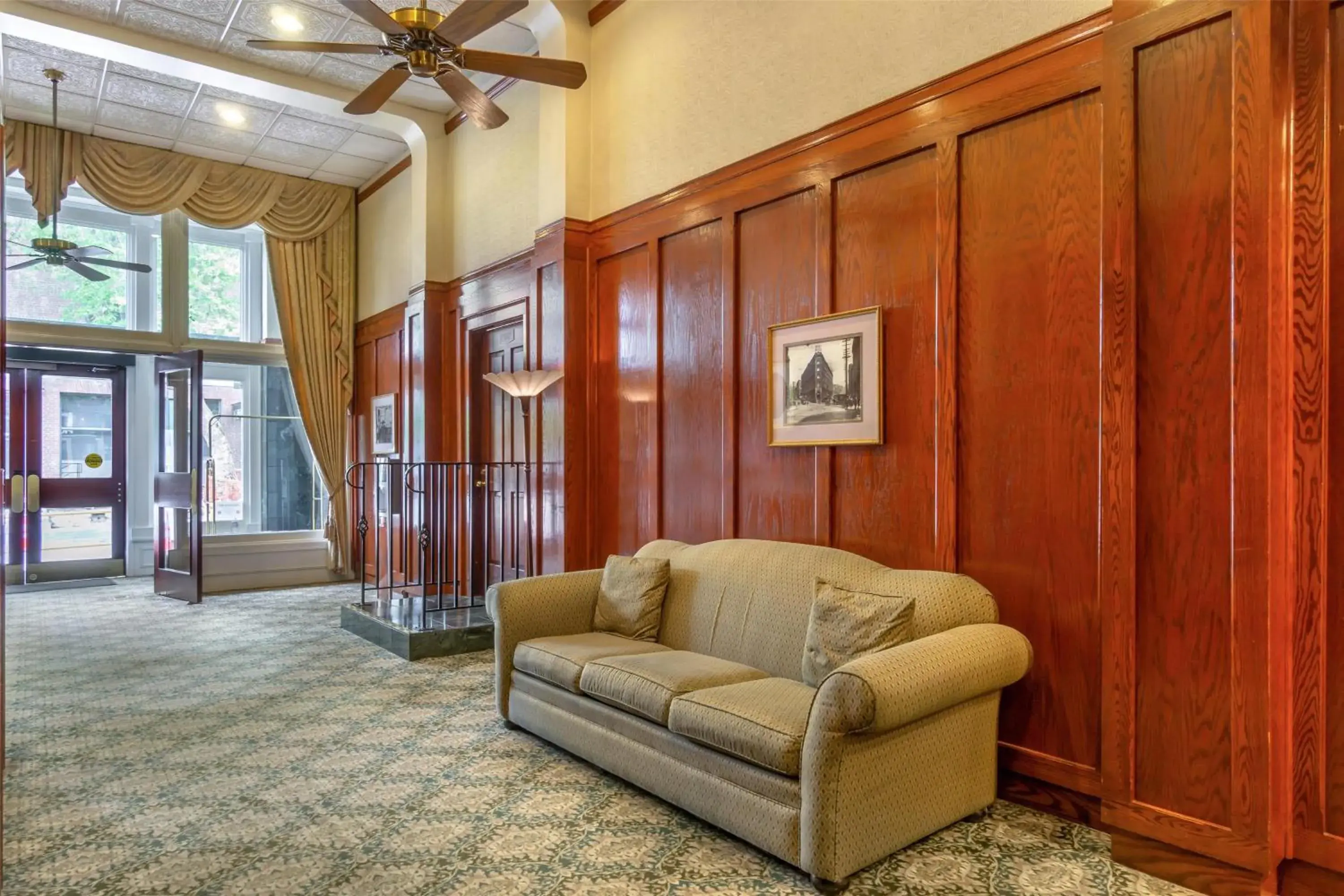 Lobby or reception in Best Western Plus Pioneer Square Hotel Downtown Lobby or reception in Best Western Plus Pioneer Square Hotel Downtown