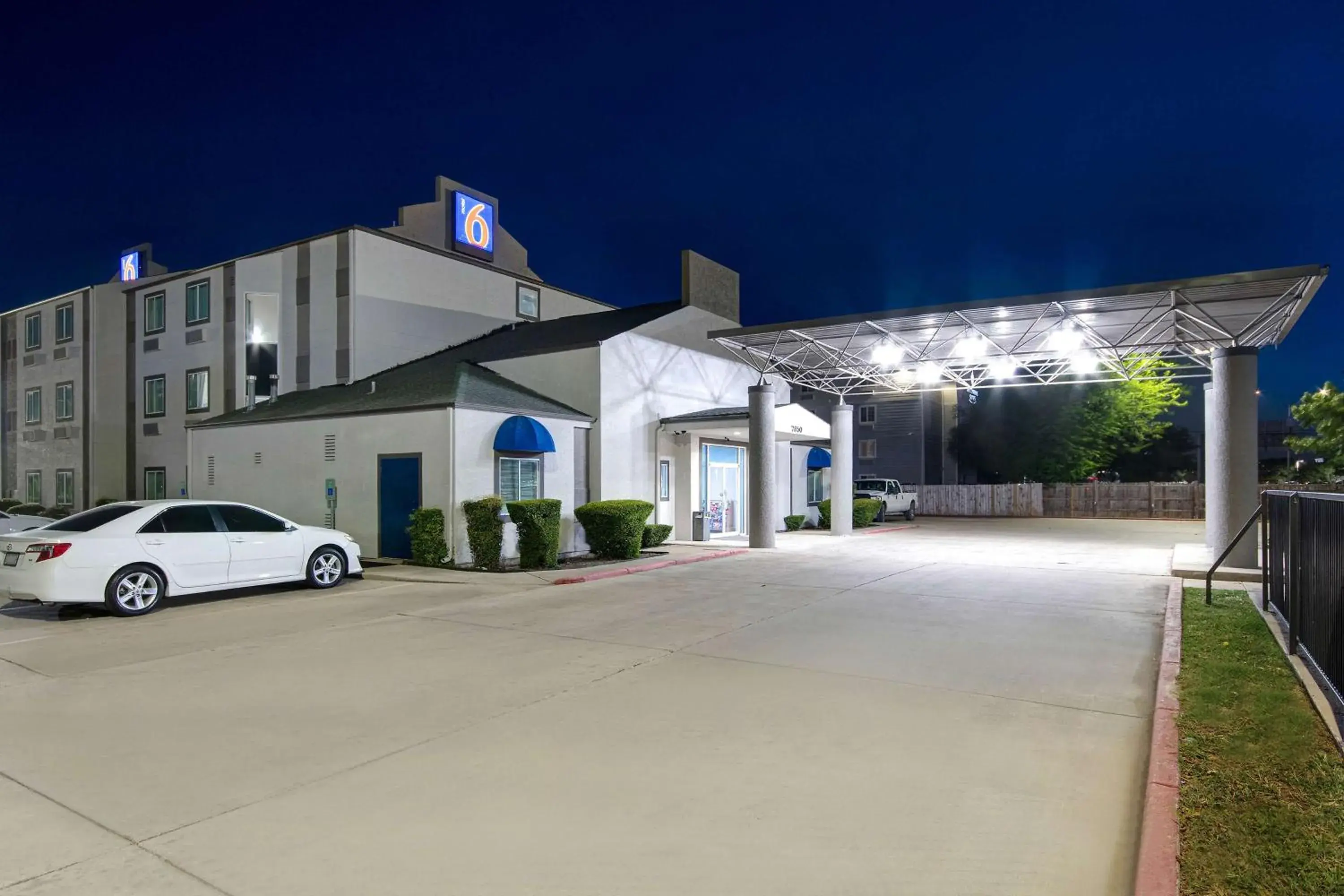 Property building in Motel 6-San Antonio, TX - South Property building in Motel 6-San Antonio, TX - South