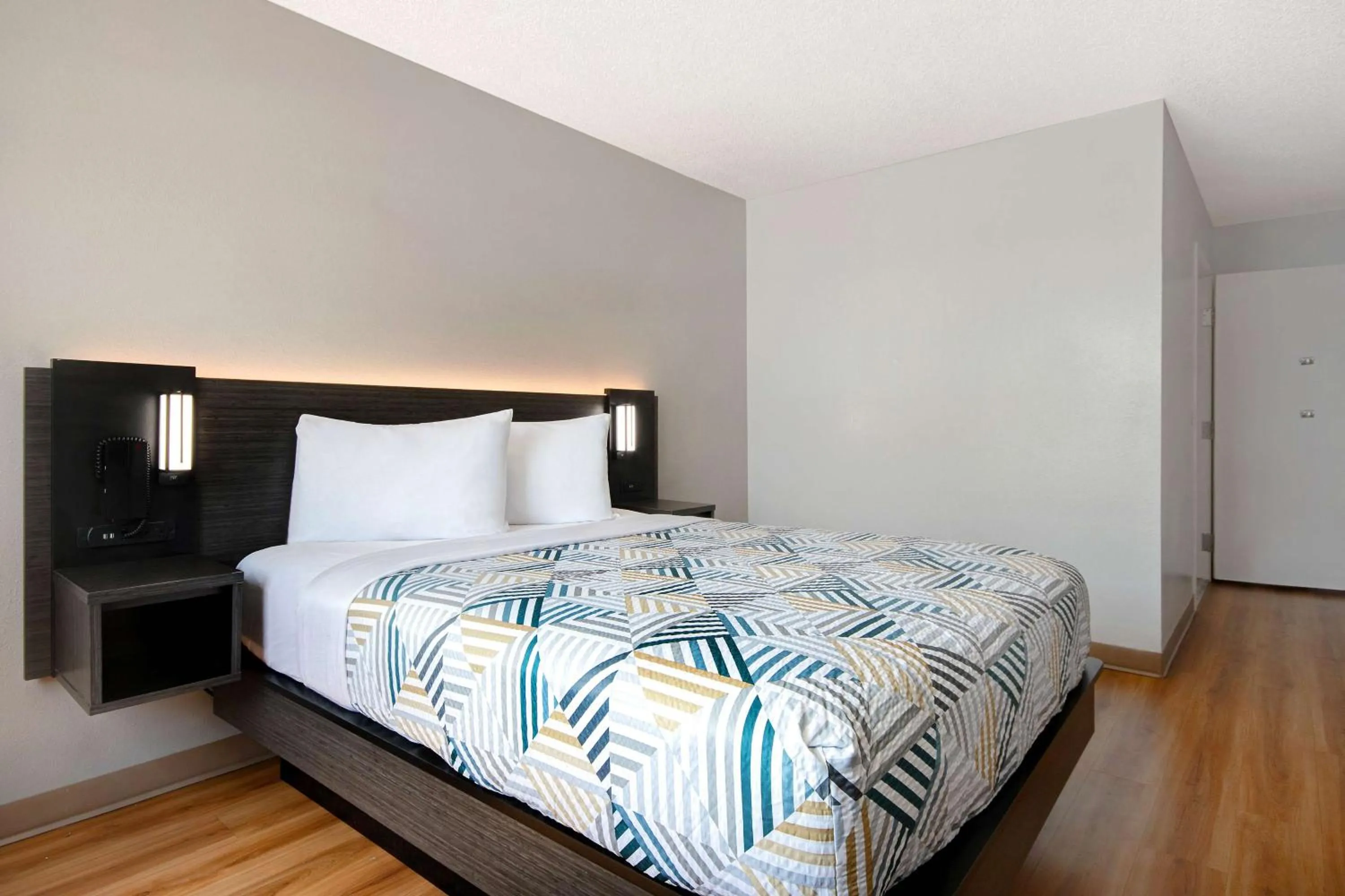 Bedroom, Bed in Motel 6-San Antonio, TX - South