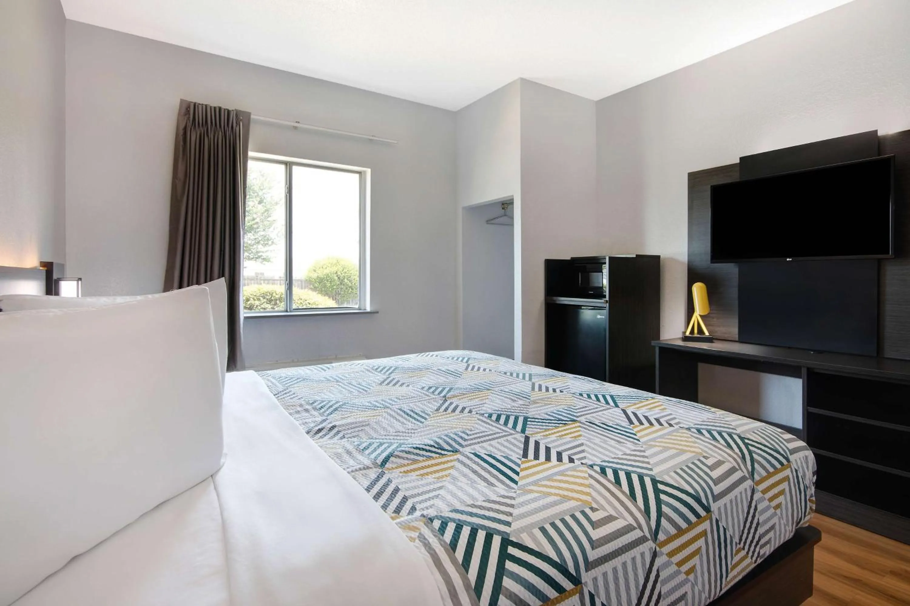 Bedroom, Bed in Motel 6-San Antonio, TX - South