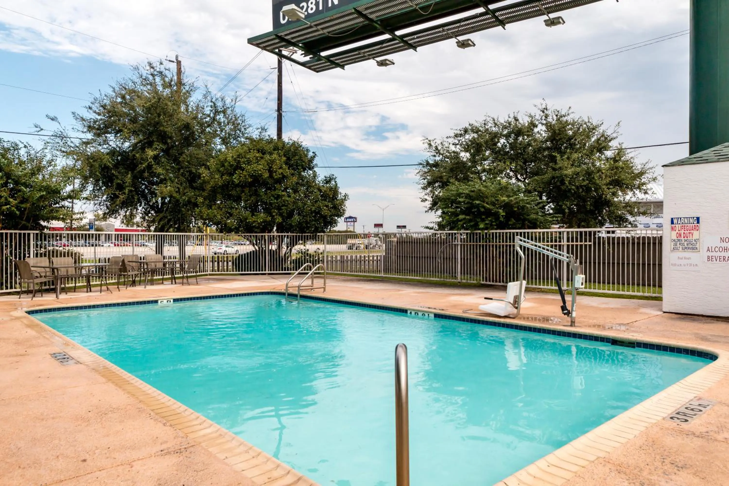 Swimming pool in Motel 6-San Antonio, TX - South