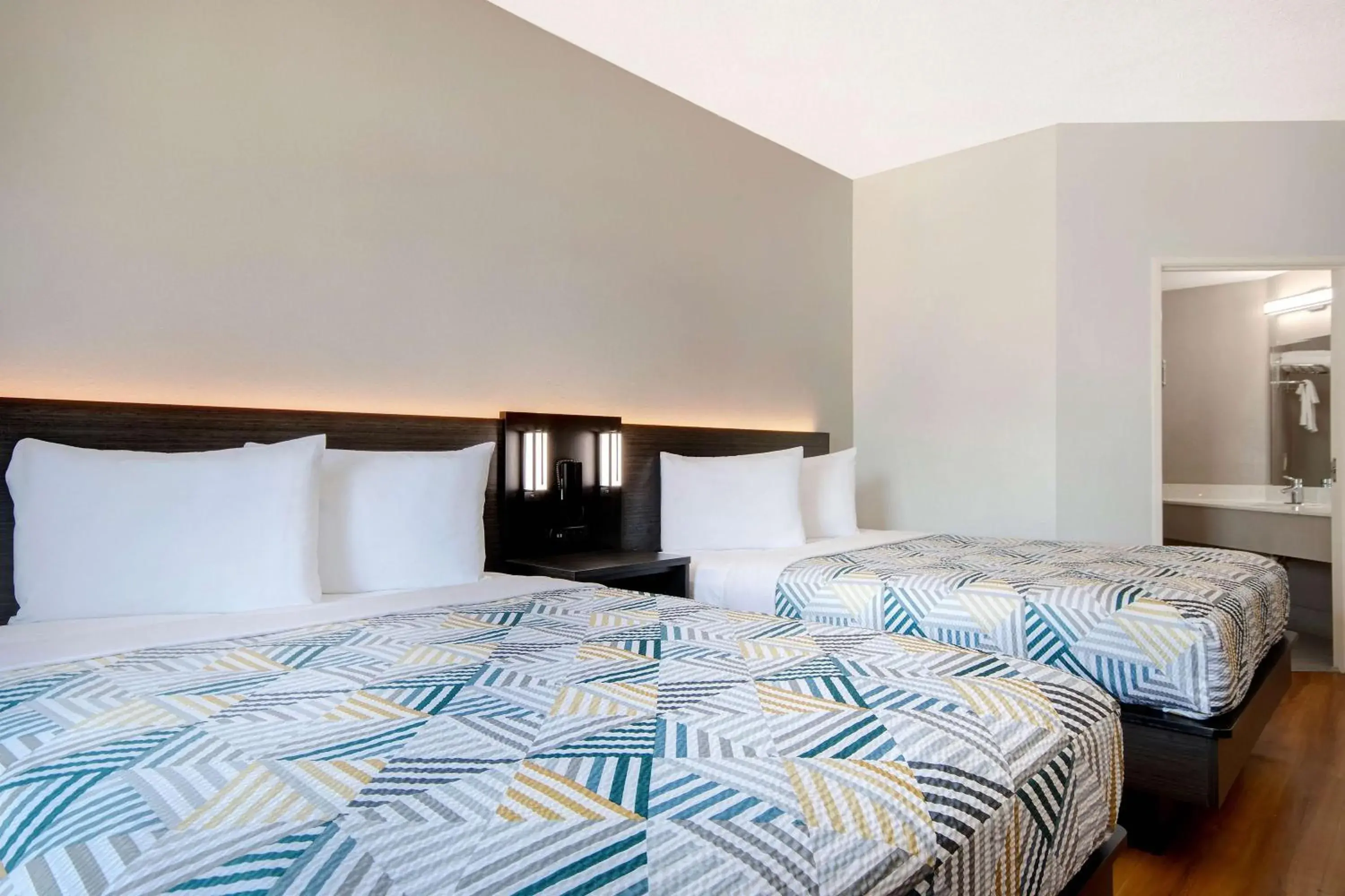 Bedroom, Bed in Motel 6-San Antonio, TX - South Bedroom, Bed in Motel 6-San Antonio, TX - South