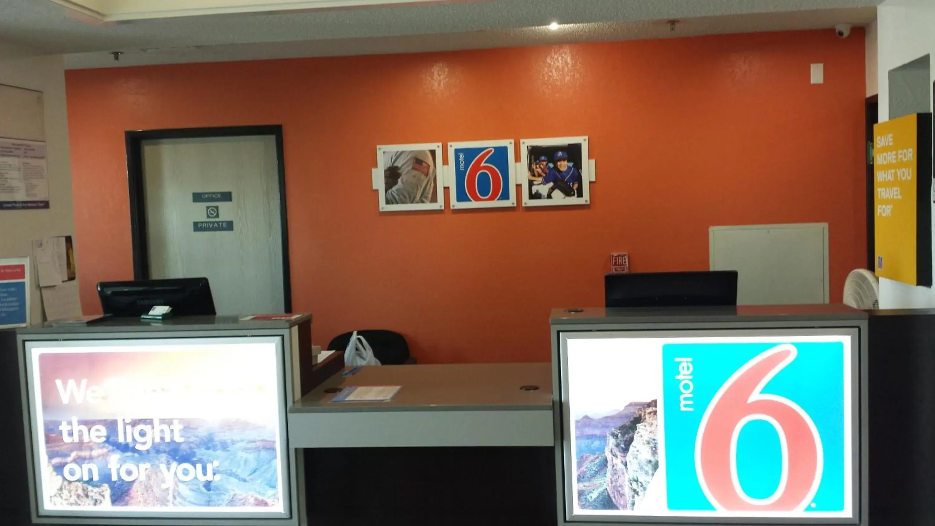 Lobby or reception in Motel 6-San Antonio, TX - South Lobby or reception in Motel 6-San Antonio, TX - South