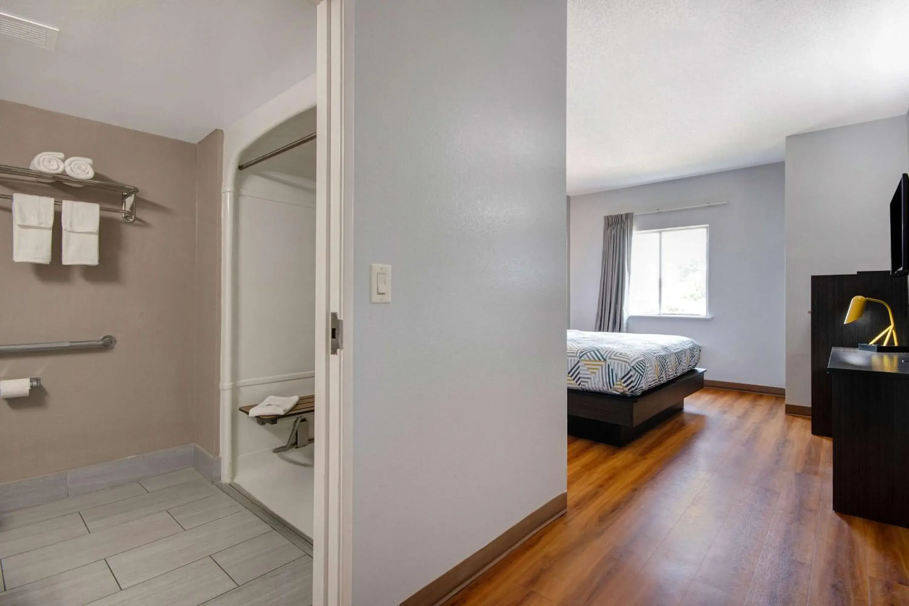 Bedroom, Bed in Motel 6-San Antonio, TX - South Bedroom, Bed in Motel 6-San Antonio, TX - South