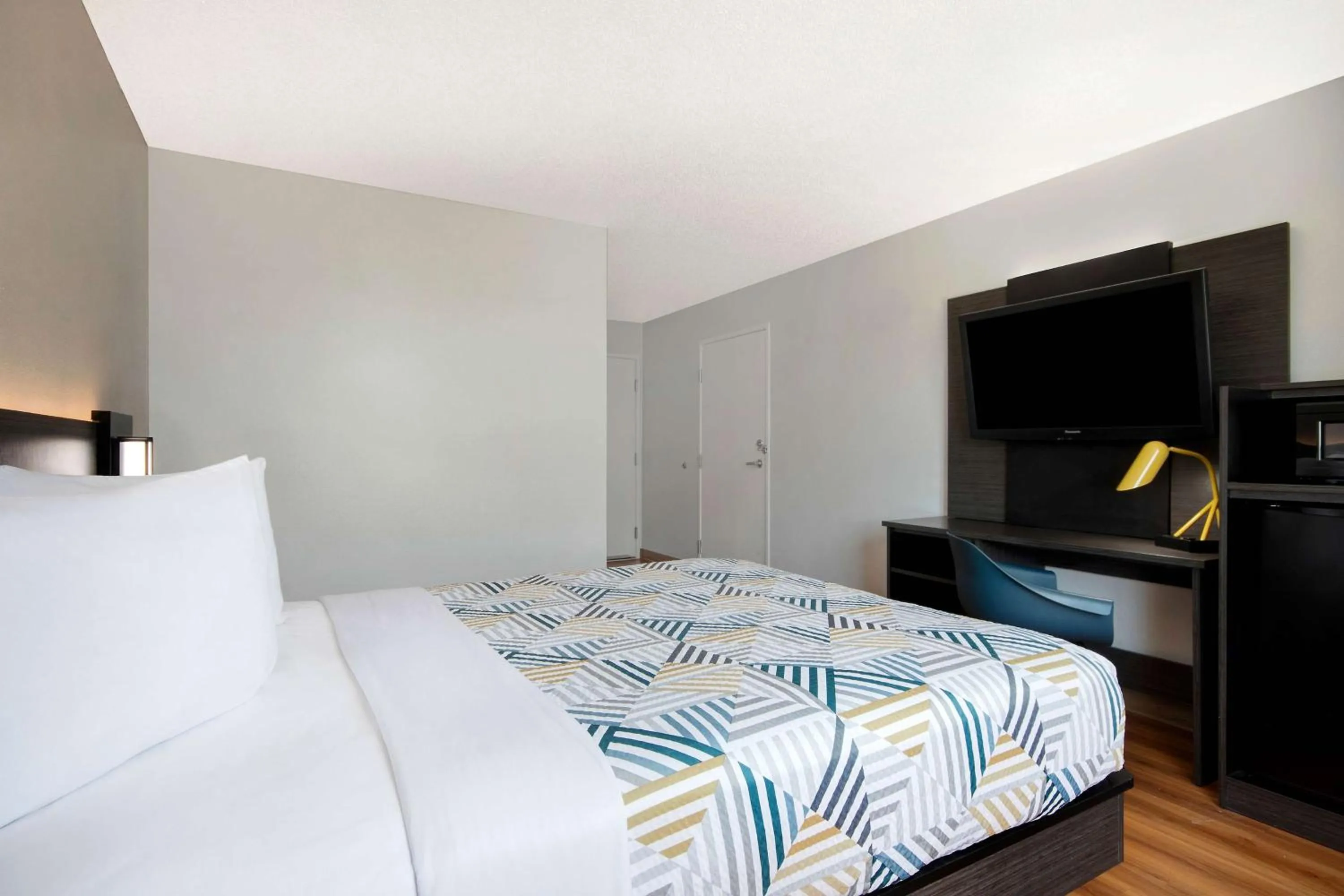 Bedroom, Bed in Motel 6-San Antonio, TX - South