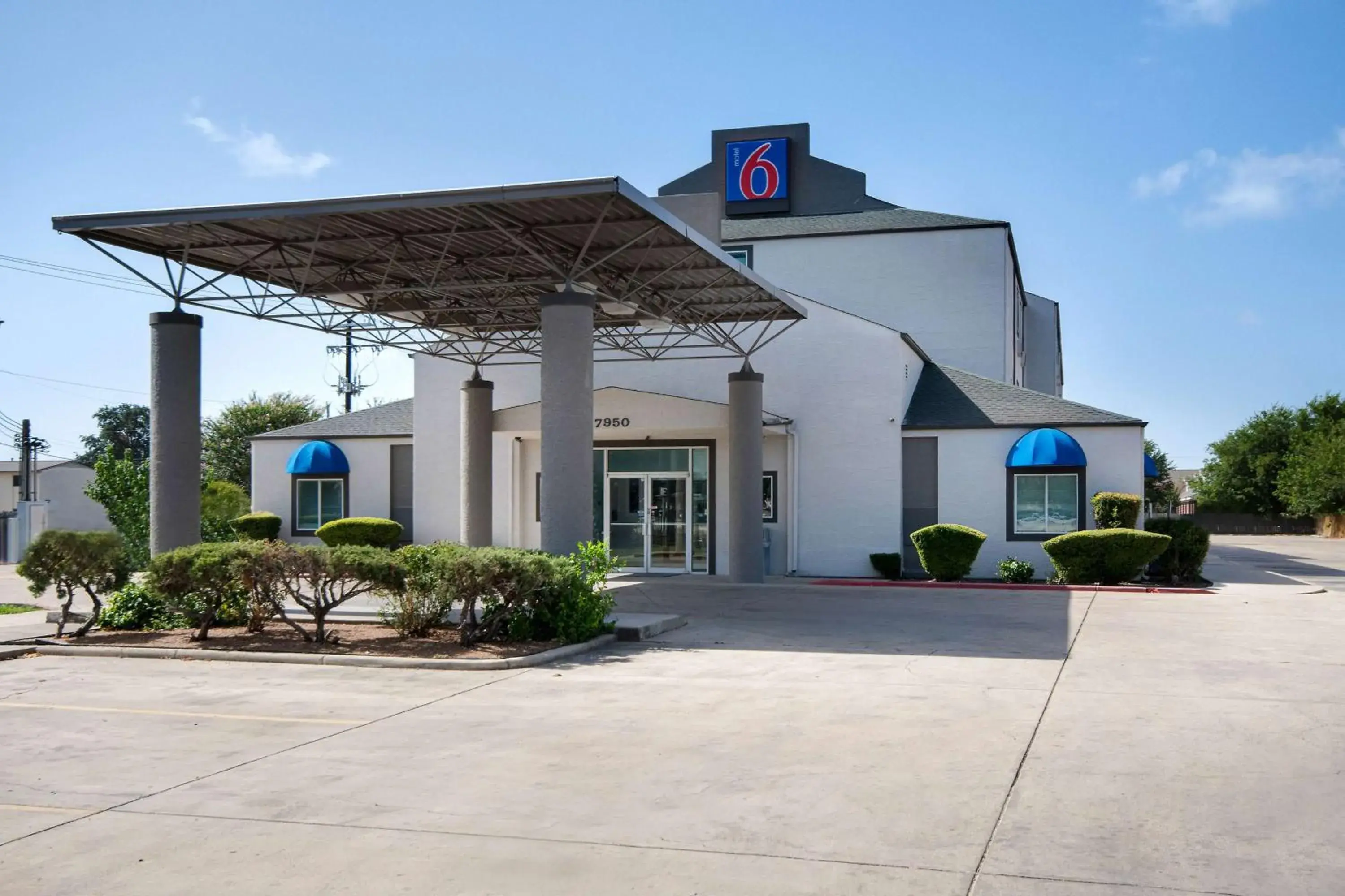 Property building in Motel 6-San Antonio, TX - South Property building in Motel 6-San Antonio, TX - South