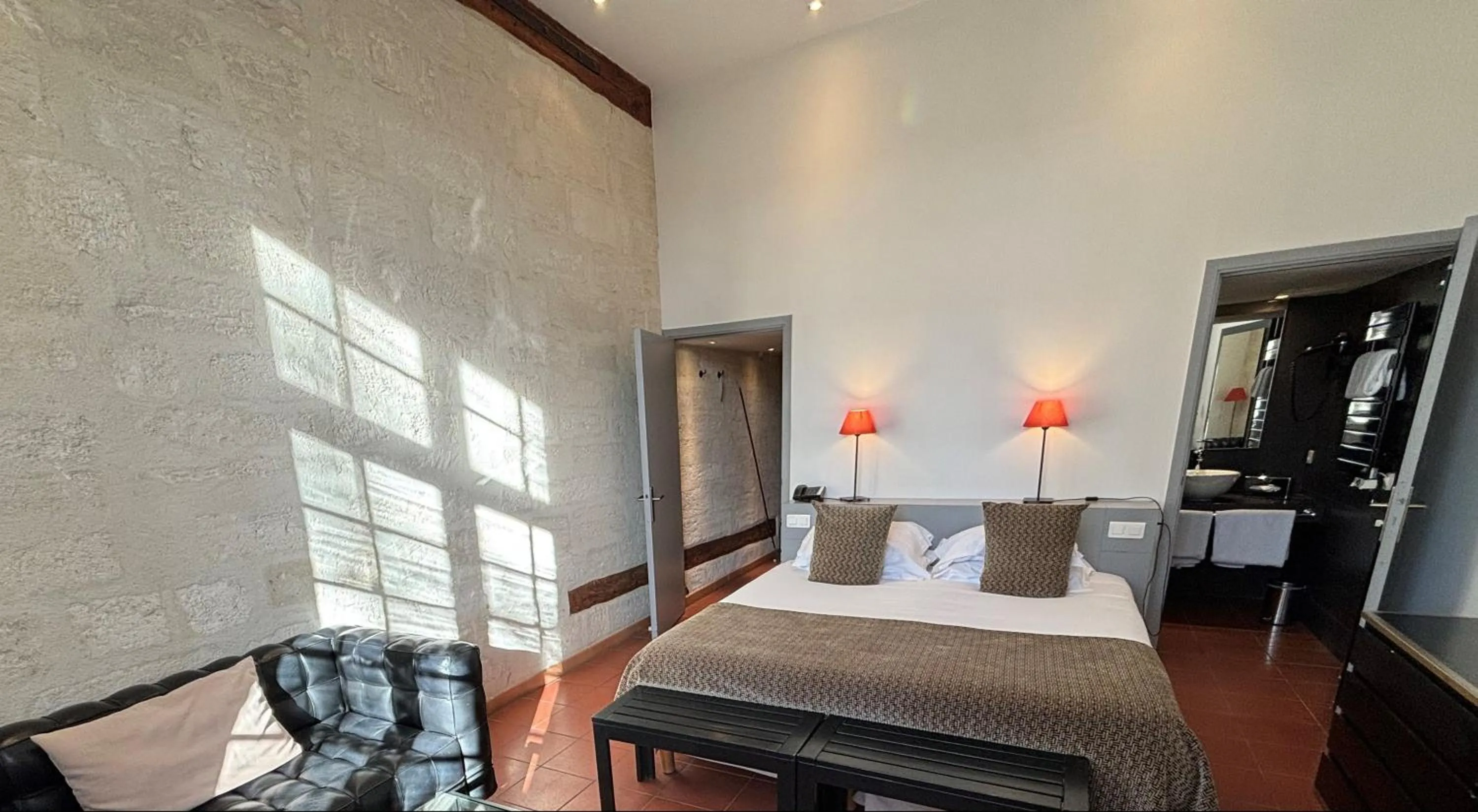 Bed in Hôtel Cloitre Saint Louis Avignon